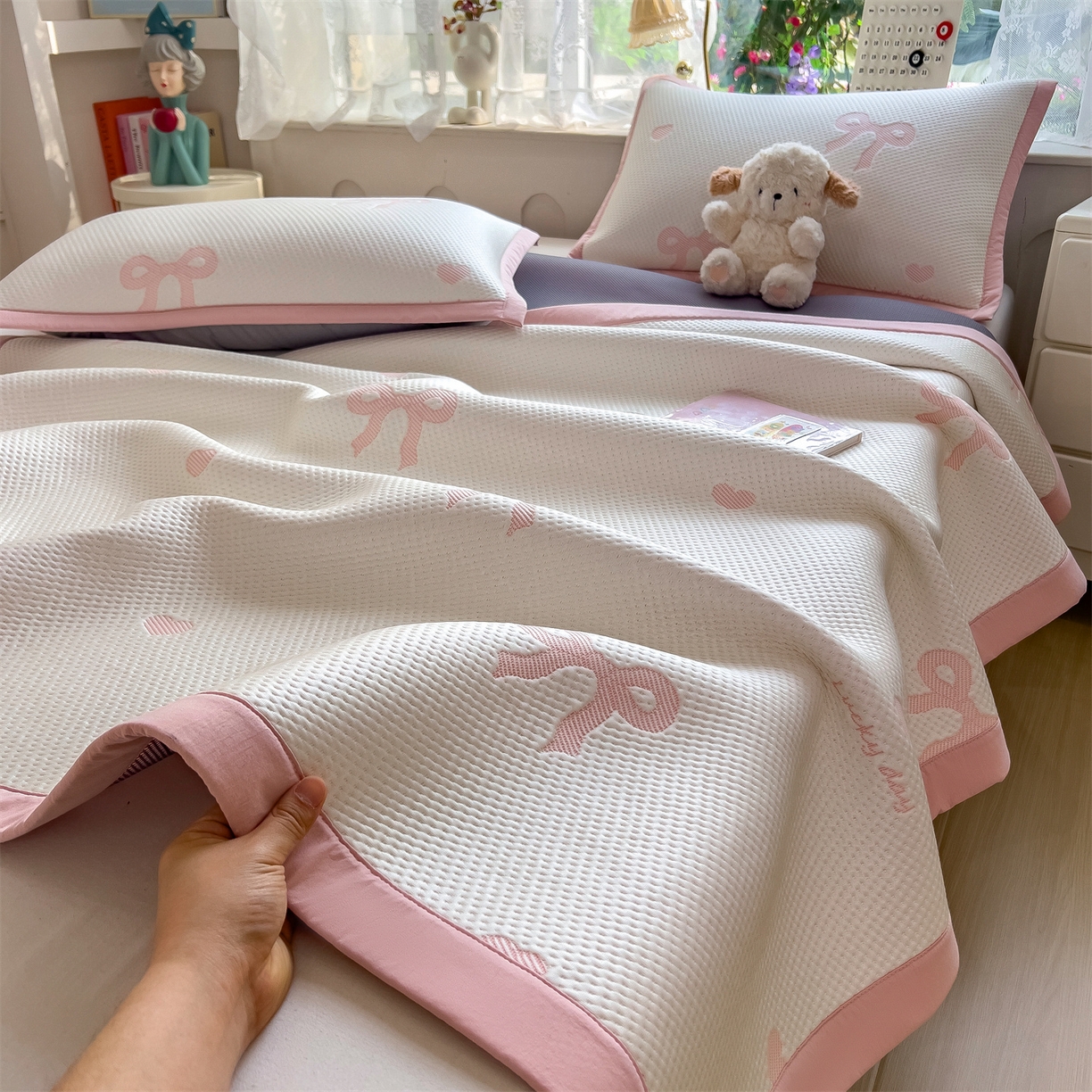 91家纺网 家纺一手货源 找家纺 雯豆家纺 2026新款PE中分子凉感凉席条席三件套加厚三明治款复合卡通提花凉席 PE提花凉席-蝴蝶结