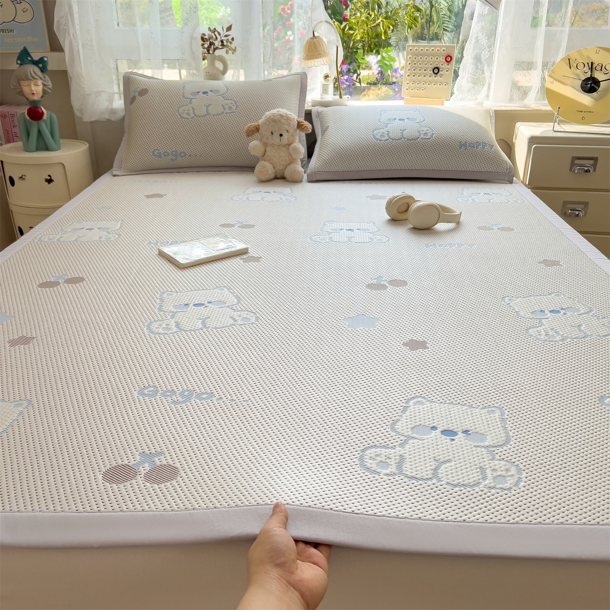 91家纺网 家纺一手货源 找家纺 雯豆家纺 2026新款PE中分子凉感凉席条席三件套加厚三明治款复合卡通提花凉席 PE提花凉席-奶萌狗