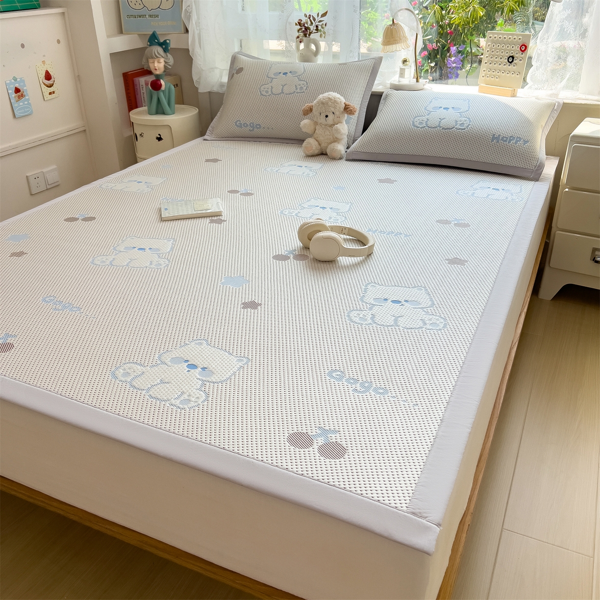 91家纺网 家纺一手货源 找家纺 雯豆家纺 2026新款PE中分子凉感凉席条席三件套加厚三明治款复合卡通提花凉席 PE提花凉席-奶萌狗