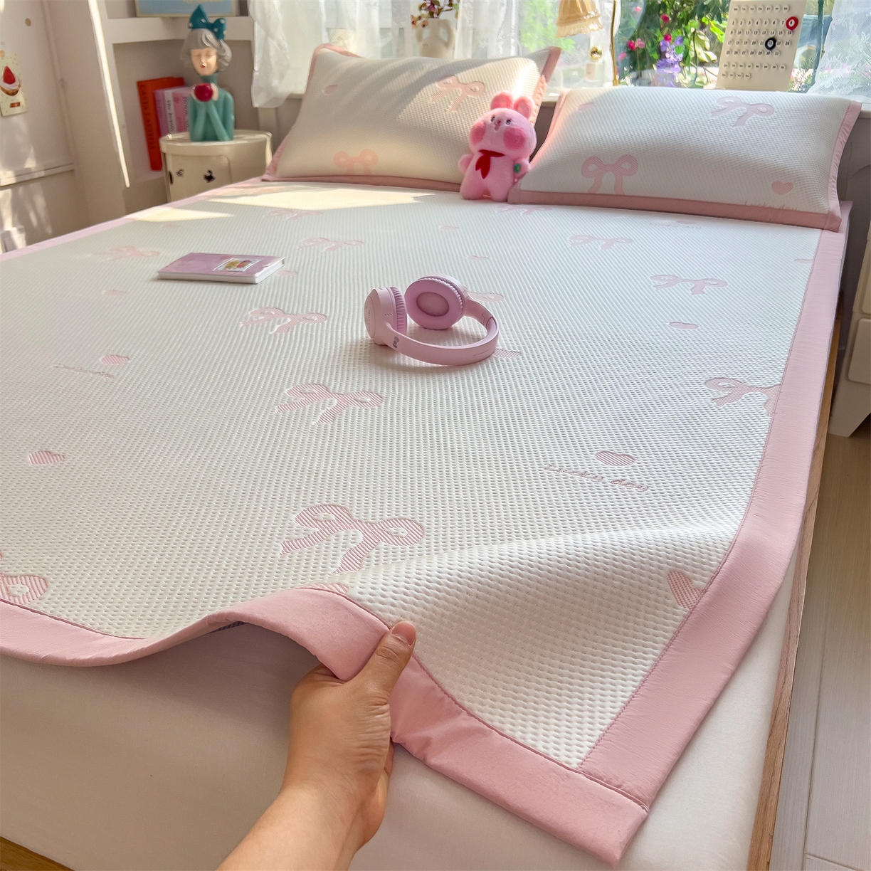 91家纺网 家纺一手货源 找家纺 雯豆家纺 2026新款PE中分子凉感凉席条席三件套加厚三明治款复合卡通提花凉席 PE提花凉席-蝴蝶结