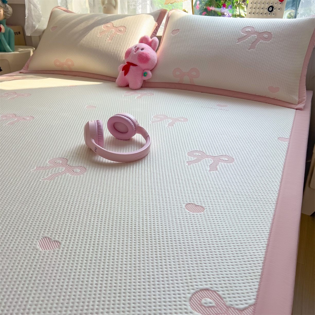 91家纺网 家纺一手货源 找家纺 雯豆家纺 2026新款PE中分子凉感凉席条席三件套加厚三明治款复合卡通提花凉席 PE提花凉席-蝴蝶结