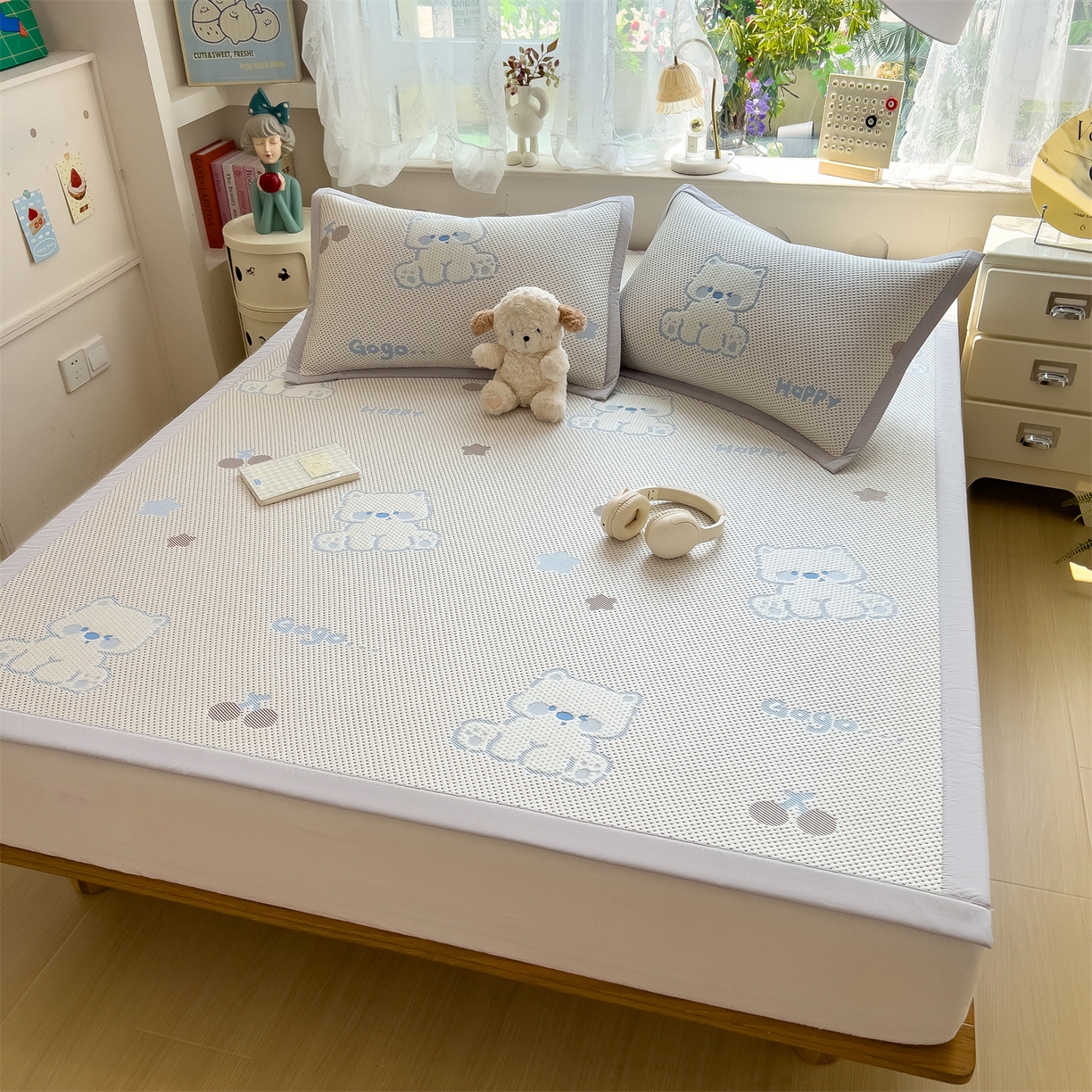 91家纺网 家纺一手货源 找家纺 雯豆家纺 2026新款PE中分子凉感凉席条席三件套加厚三明治款复合卡通提花凉席 PE提花凉席-奶萌狗