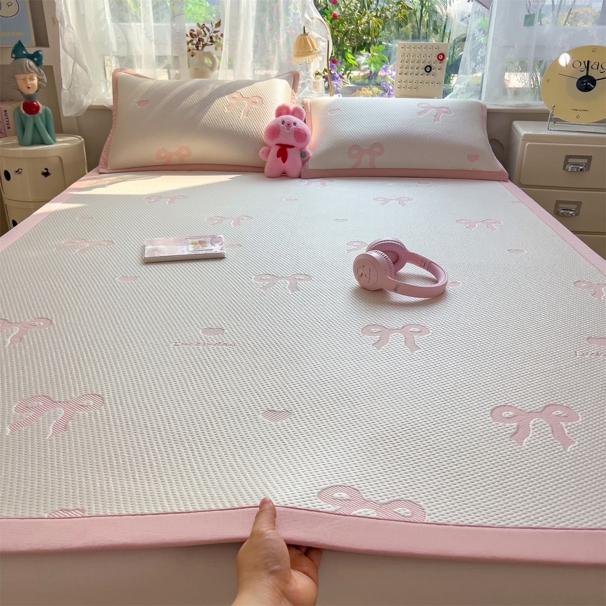 91家纺网 家纺一手货源 找家纺 雯豆家纺 2026新款PE中分子凉感凉席条席三件套加厚三明治款复合卡通提花凉席 PE提花凉席-蝴蝶结