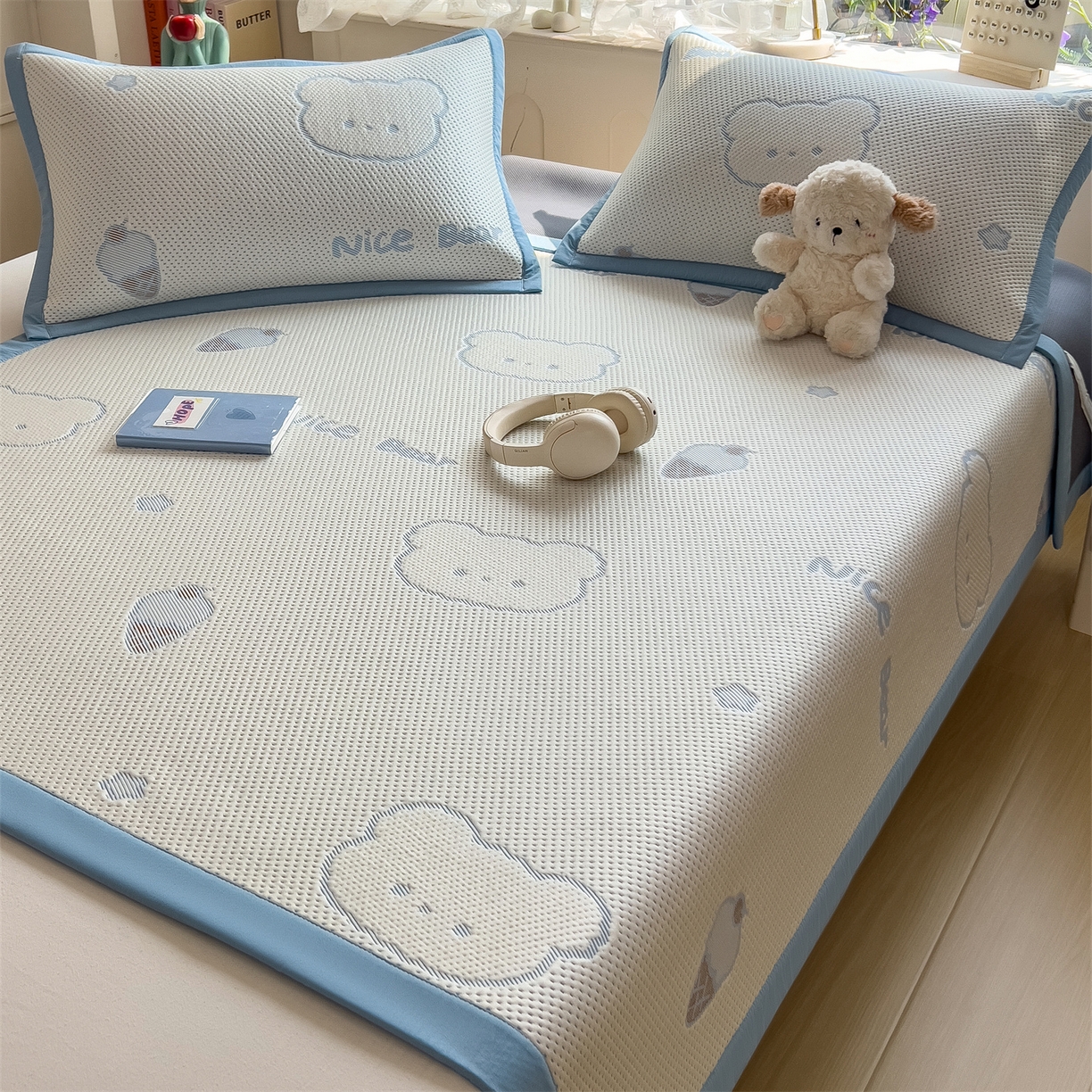 91家纺网 家纺一手货源 找家纺 雯豆家纺 2026新款PE中分子凉感凉席条席三件套加厚三明治款复合卡通提花凉席 PE提花凉席-北极熊