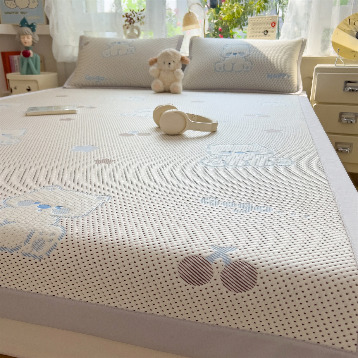 91家纺网 家纺一手货源 找家纺 雯豆家纺 2026新款PE中分子凉感凉席条席三件套加厚三明治款复合卡通提花凉席 PE提花凉席-奶萌狗