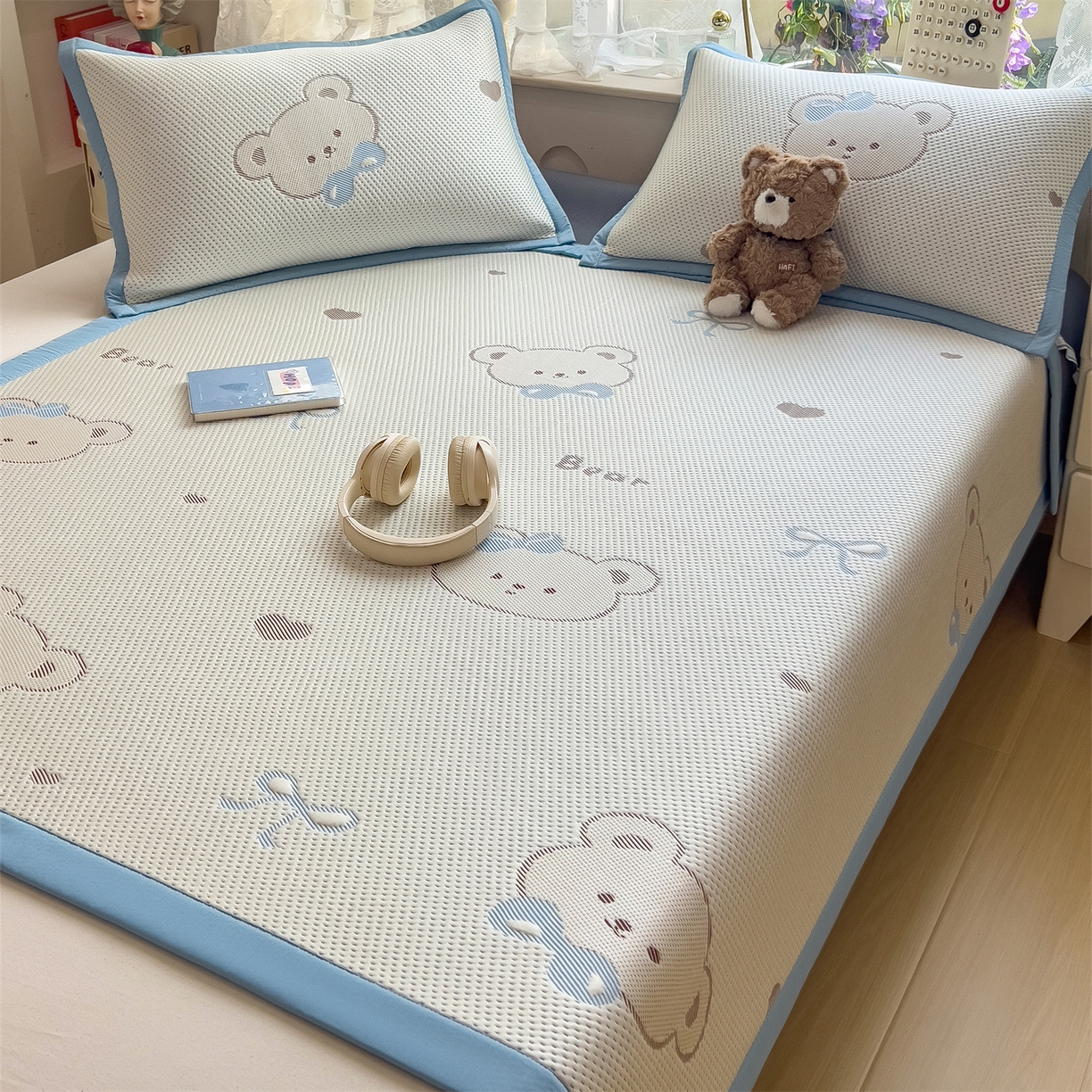 91家纺网 家纺一手货源 找家纺 （总）雯豆家纺 2026新款PE中分子凉感凉席条席三件套加厚三明治款复合卡通提花凉席