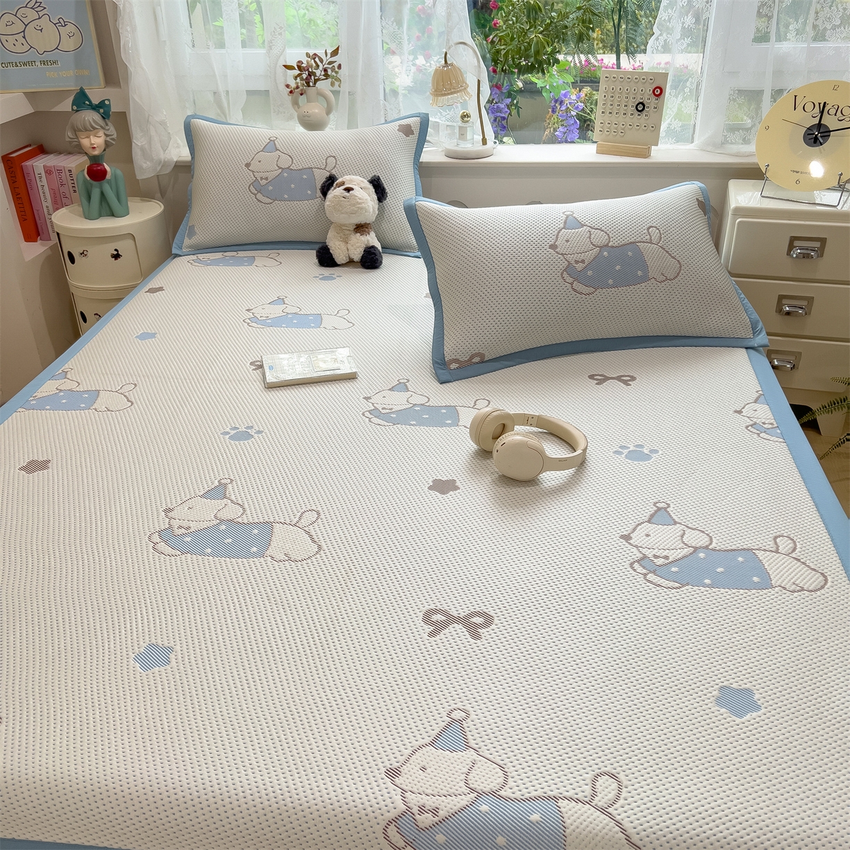 91家纺网 家纺一手货源 找家纺 雯豆家纺 2026新款PE中分子凉感凉席条席三件套加厚三明治款复合卡通提花凉席 PE提花凉席-腊肠狗