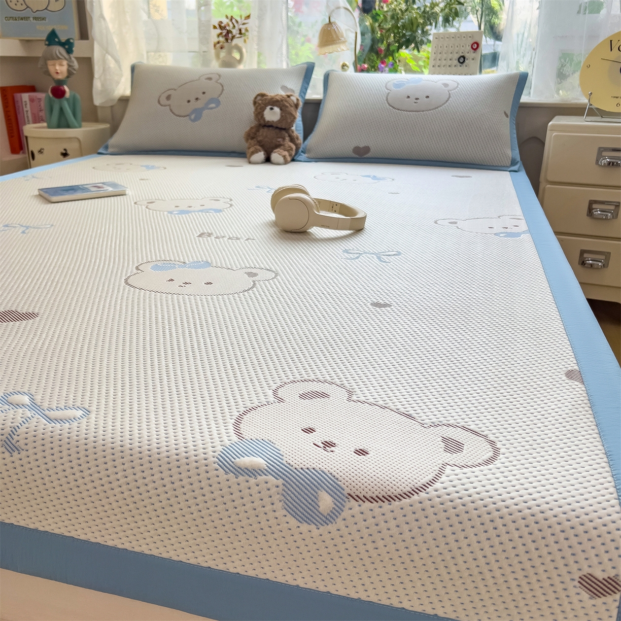 91家纺网 家纺一手货源 找家纺 雯豆家纺 2026新款PE中分子凉感凉席条席三件套加厚三明治款复合卡通提花凉席 PE提花凉席-领带熊