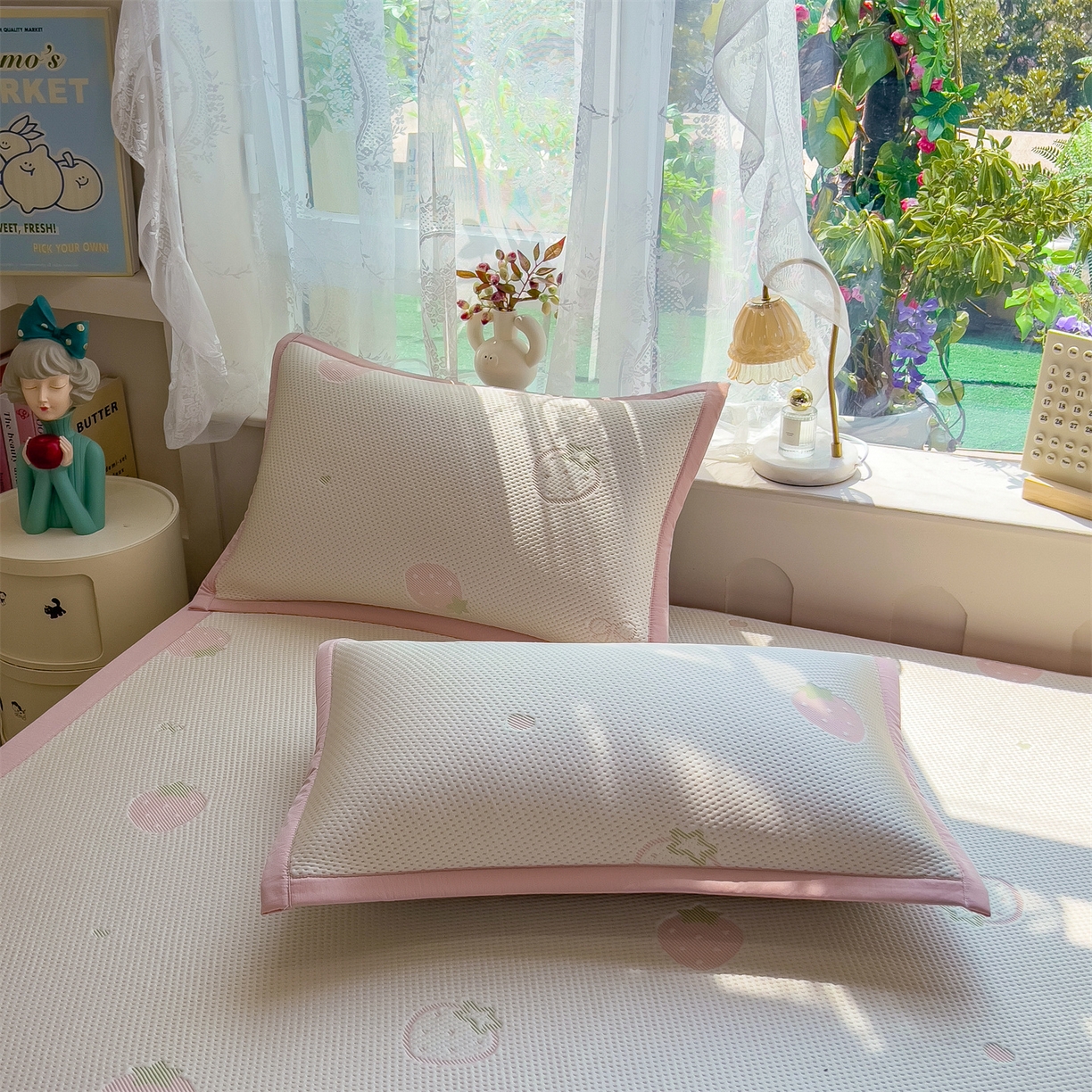 91家纺网 家纺一手货源 找家纺 雯豆家纺 2026新款PE中分子凉感凉席条席三件套加厚三明治款复合卡通提花凉席 PE提花凉席-甜心草莓