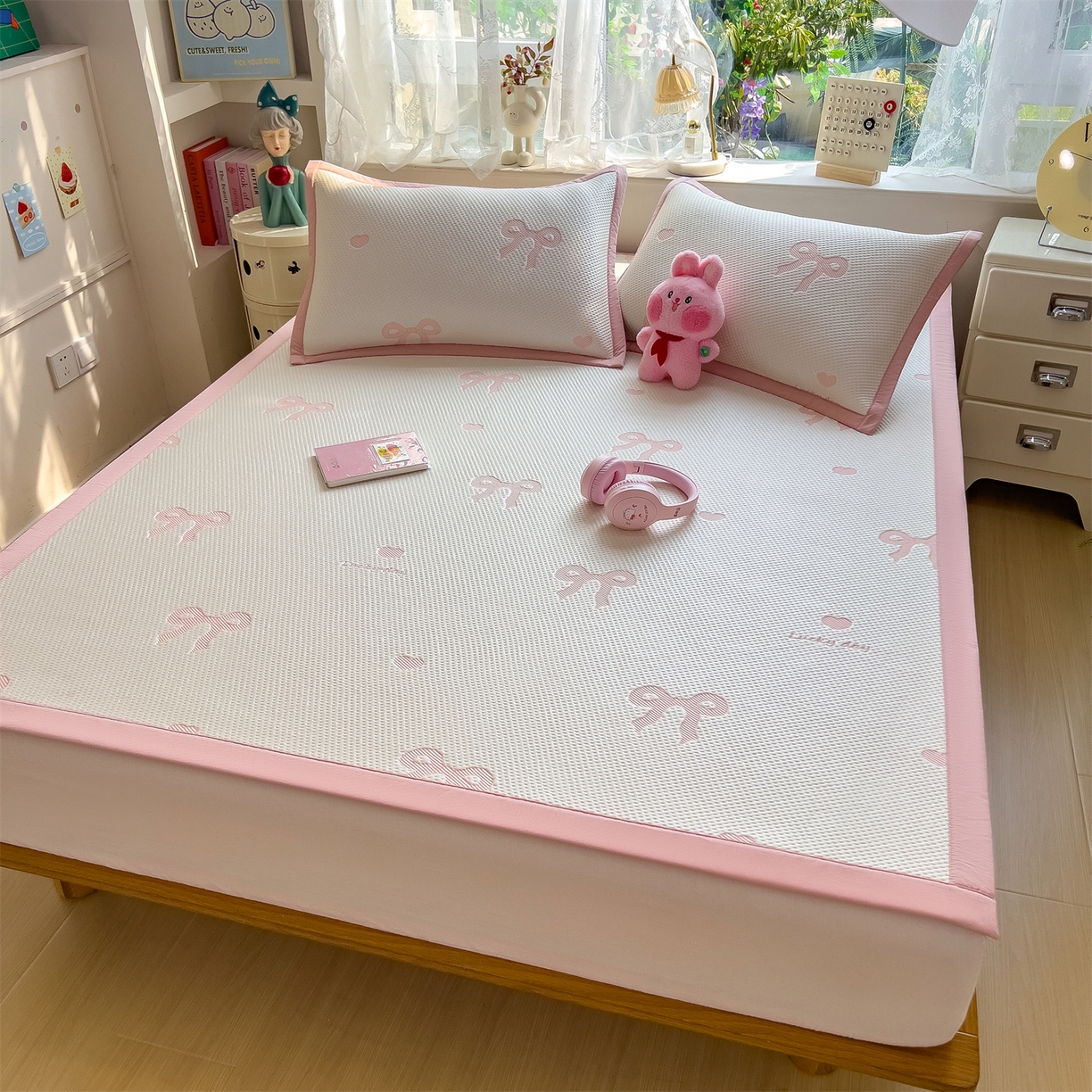 91家纺网 家纺一手货源 找家纺 雯豆家纺 2026新款PE中分子凉感凉席条席三件套加厚三明治款复合卡通提花凉席 PE提花凉席-蝴蝶结