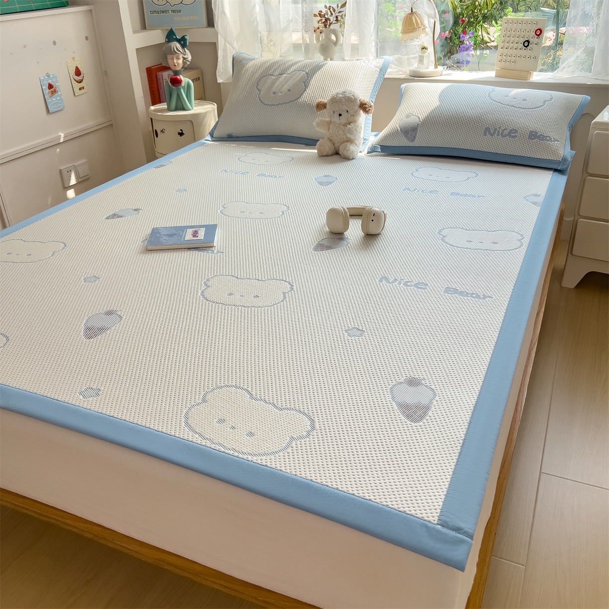 91家纺网 家纺一手货源 找家纺 雯豆家纺 2026新款PE中分子凉感凉席条席三件套加厚三明治款复合卡通提花凉席 PE提花凉席-北极熊