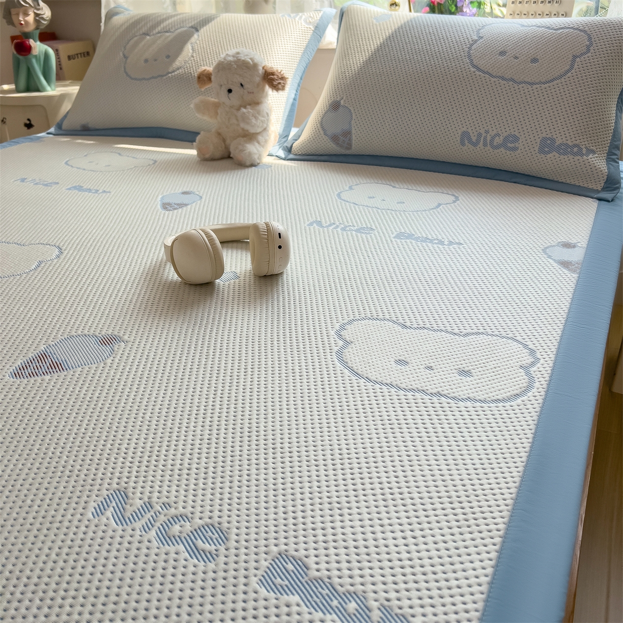 91家纺网 家纺一手货源 找家纺 雯豆家纺 2026新款PE中分子凉感凉席条席三件套加厚三明治款复合卡通提花凉席 PE提花凉席-北极熊