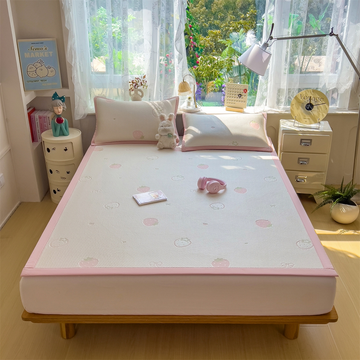 91家纺网 家纺一手货源 找家纺 雯豆家纺 2026新款PE中分子凉感凉席条席三件套加厚三明治款复合卡通提花凉席 PE提花凉席-甜心草莓