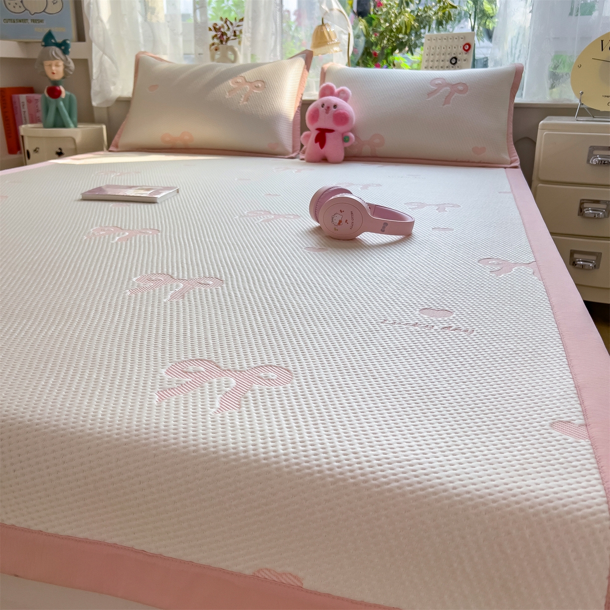 91家纺网 家纺一手货源 找家纺 雯豆家纺 2026新款PE中分子凉感凉席条席三件套加厚三明治款复合卡通提花凉席 PE提花凉席-蝴蝶结