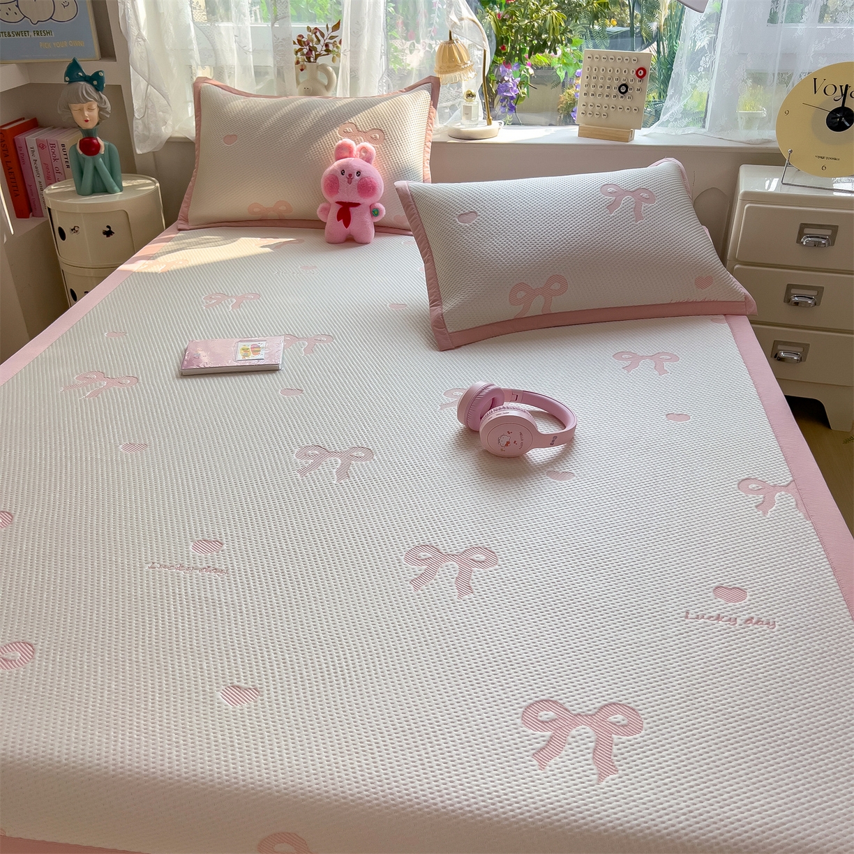 91家纺网 家纺一手货源 找家纺 雯豆家纺 2026新款PE中分子凉感凉席条席三件套加厚三明治款复合卡通提花凉席 PE提花凉席-蝴蝶结