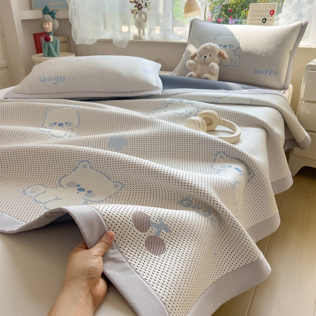 91家纺网 家纺一手货源 找家纺 雯豆家纺 2026新款PE中分子凉感凉席条席三件套加厚三明治款复合卡通提花凉席 PE提花凉席-奶萌狗