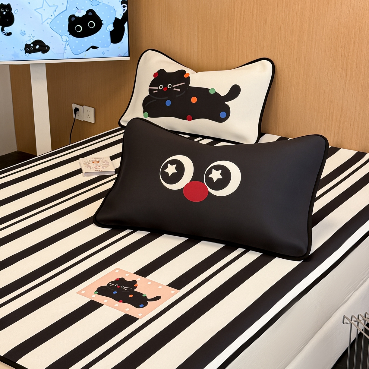 91家纺网 家纺一手货源 找家纺 懒猫家纺 2026新款大版卡通云感果冻床席床笠凉席 极简黑猫-床席款