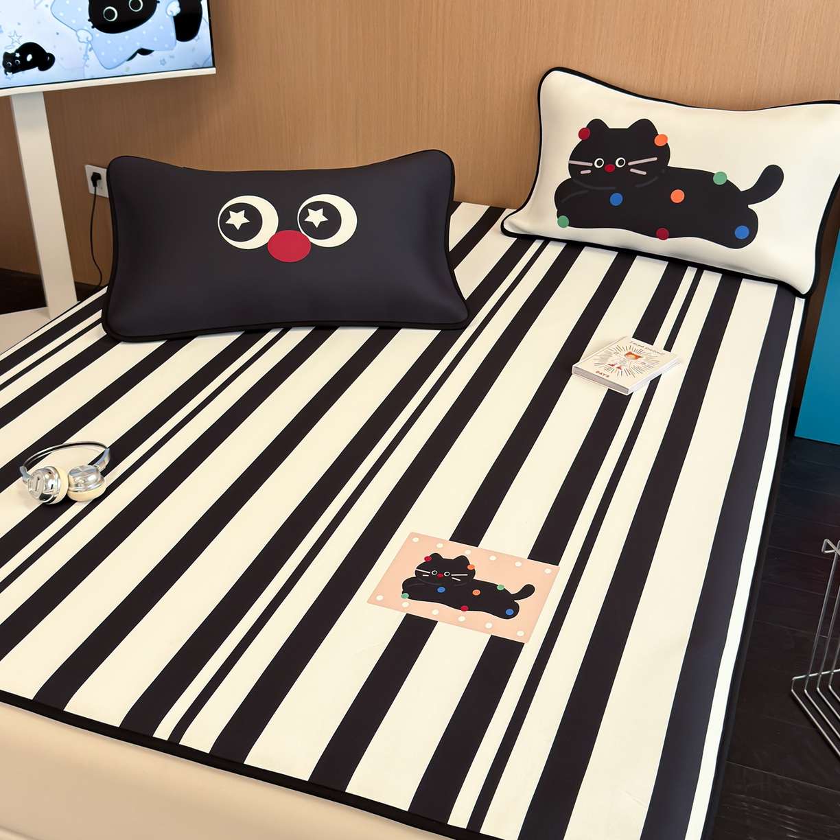 91家纺网 家纺一手货源 找家纺 懒猫家纺 2026新款大版卡通云感果冻床席床笠凉席 极简黑猫-床席款