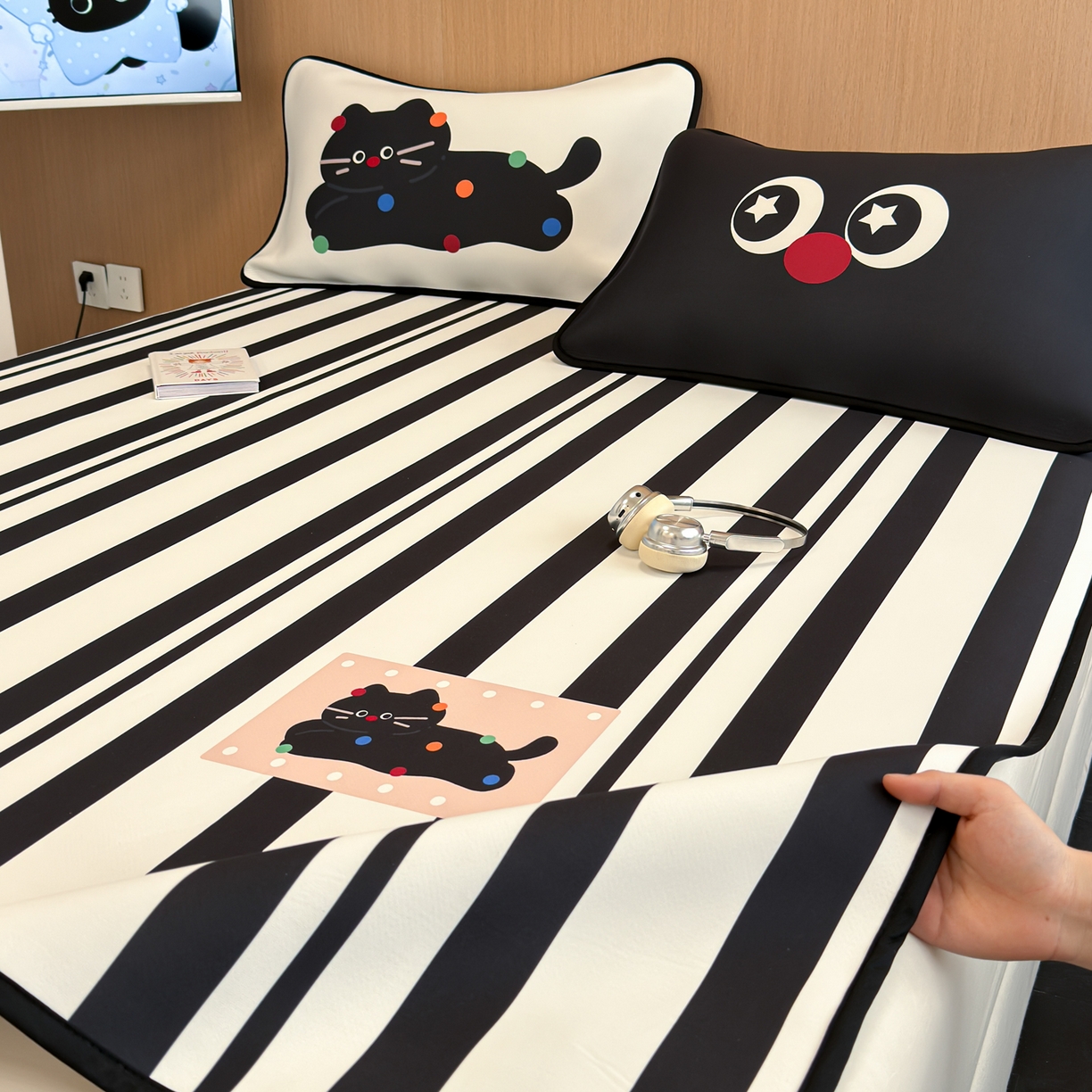 91家纺网 家纺一手货源 找家纺 懒猫家纺 2026新款大版卡通云感果冻床席床笠凉席 极简黑猫-床席款