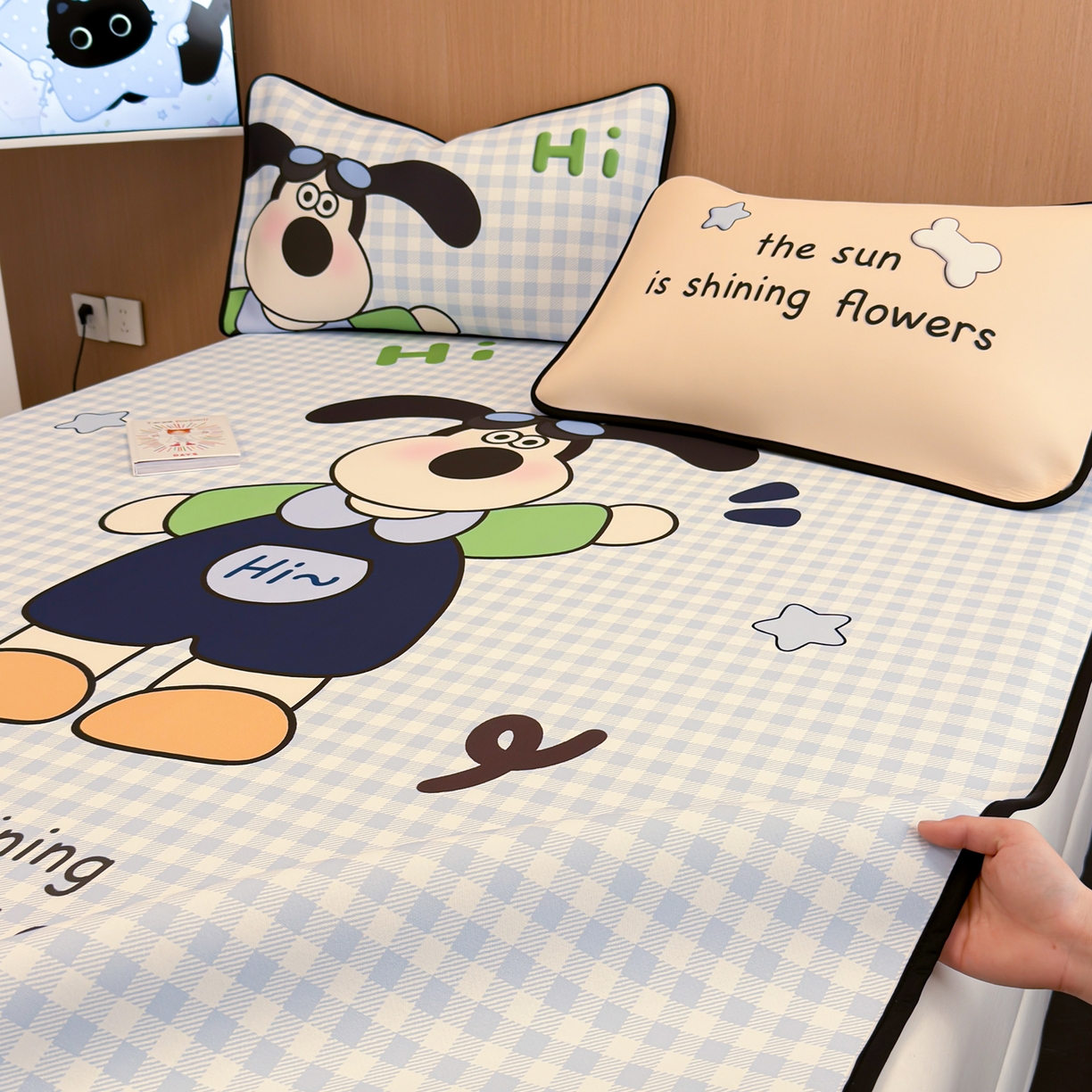 91家纺网 家纺一手货源 找家纺 懒猫家纺 2026新款大版卡通云感果冻床席床笠凉席 蓝格小狗-床席款