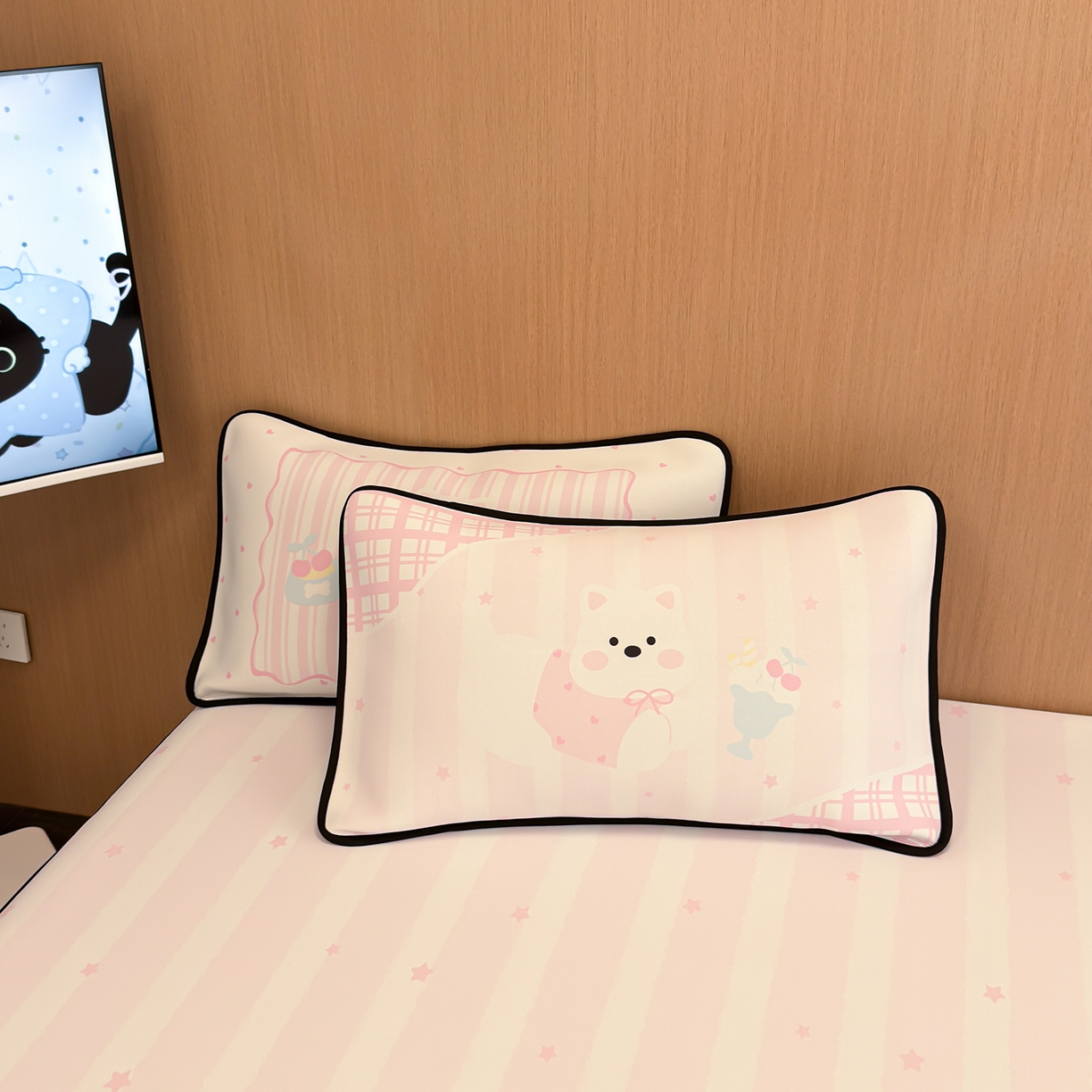 91家纺网 家纺一手货源 找家纺 懒猫家纺 2026新款大版卡通云感果冻床席床笠凉席 蜜桃汪星-床席款