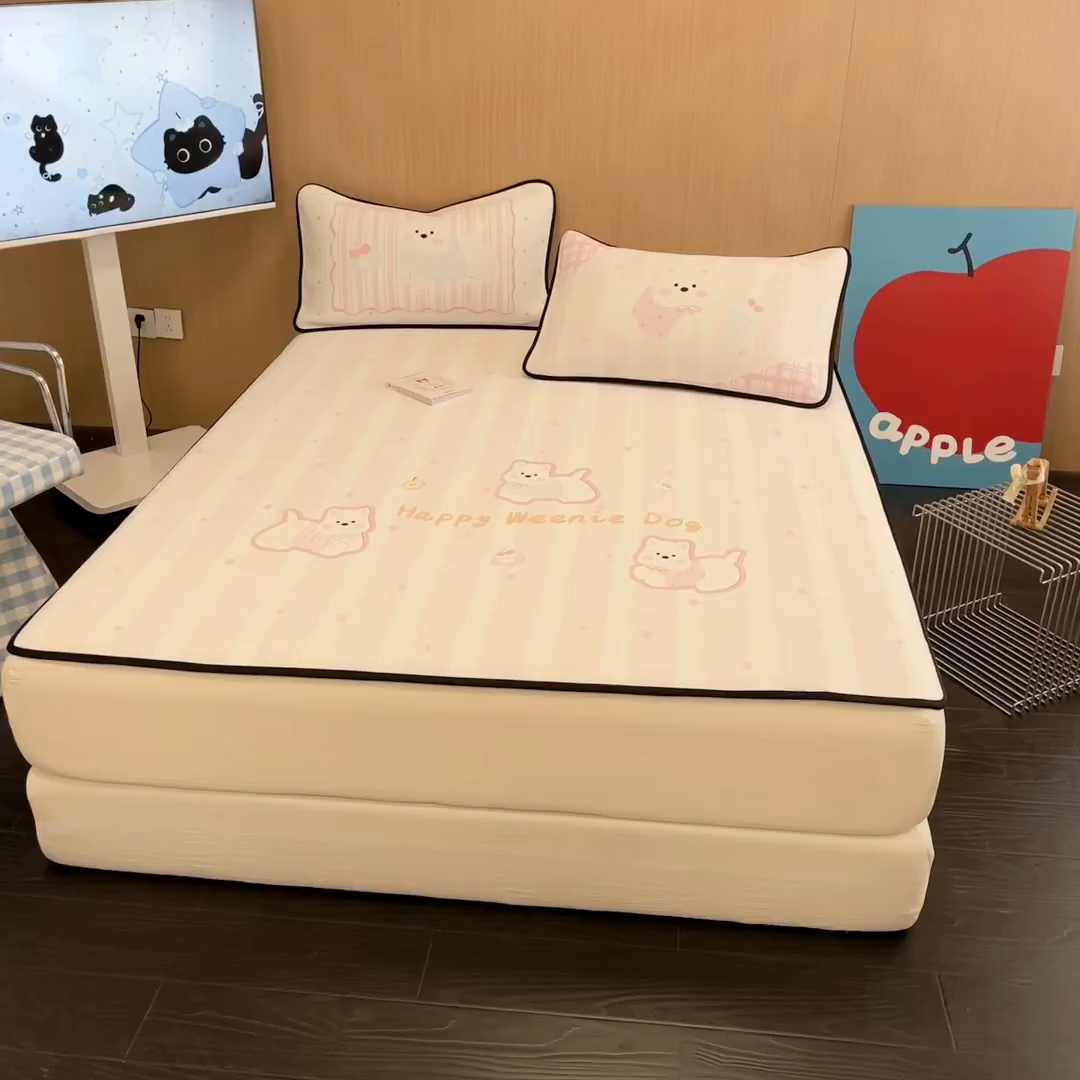 91家纺网 家纺一手货源 找家纺 懒猫家纺 2026新款大版卡通云感果冻床席床笠凉席 蜜桃汪星-床席款