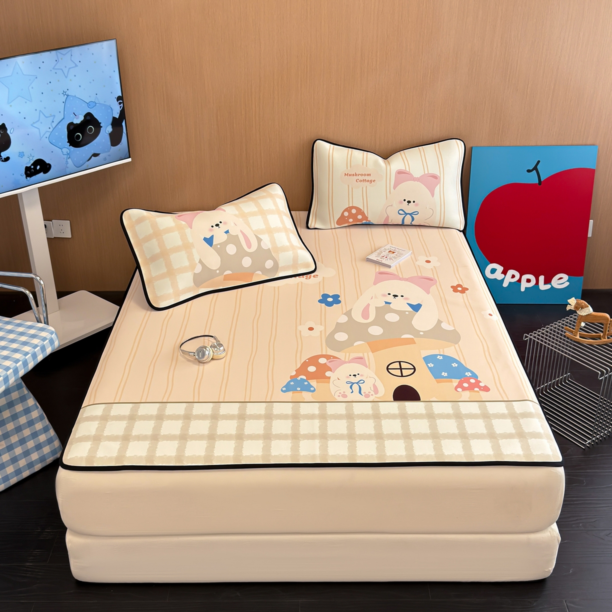 91家纺网 家纺一手货源 找家纺 懒猫家纺 2026新款大版卡通云感果冻床席床笠凉席 蘑菇屋-床席款