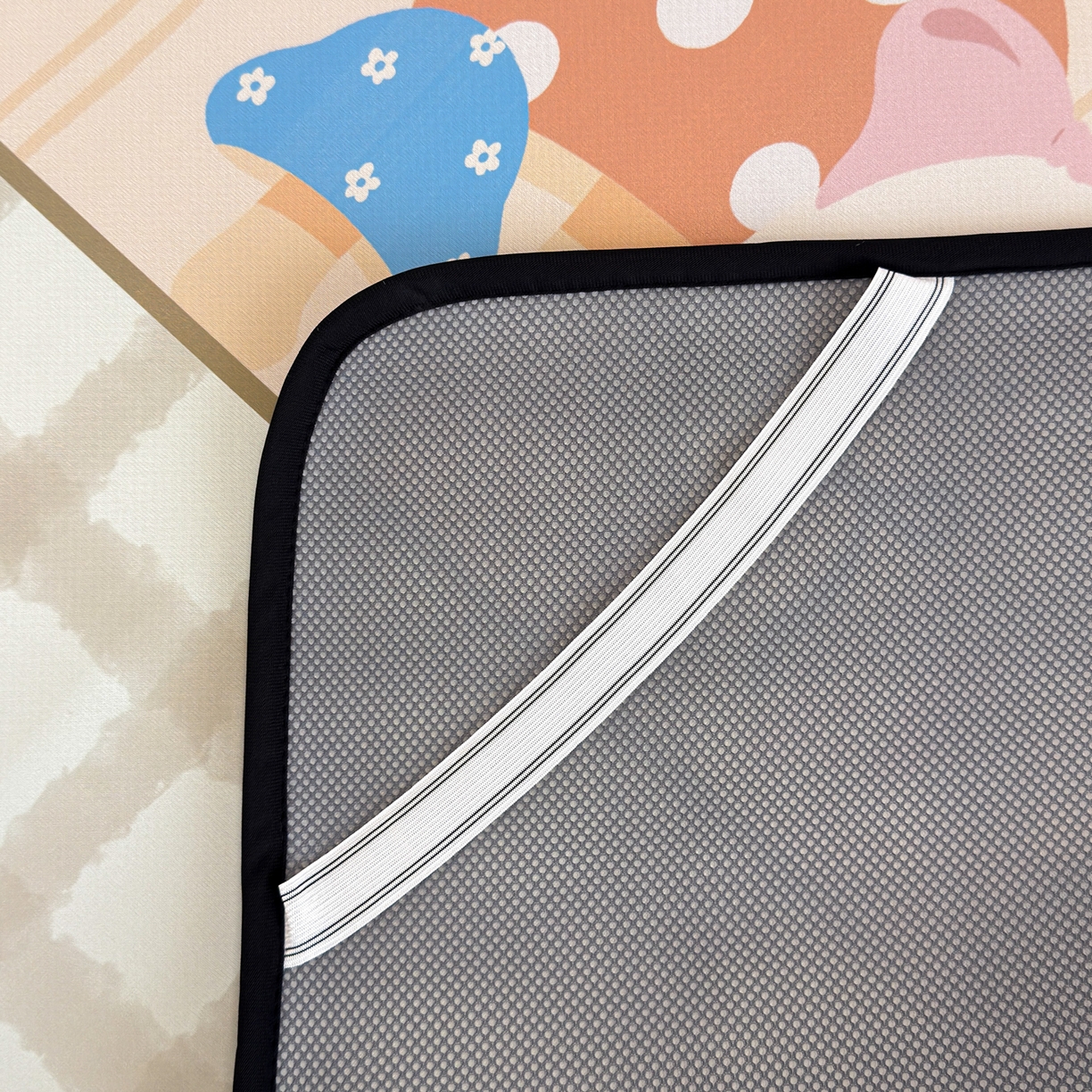 91家纺网 家纺一手货源 找家纺 懒猫家纺 2026新款大版卡通云感果冻床席床笠凉席 蘑菇屋-床席款