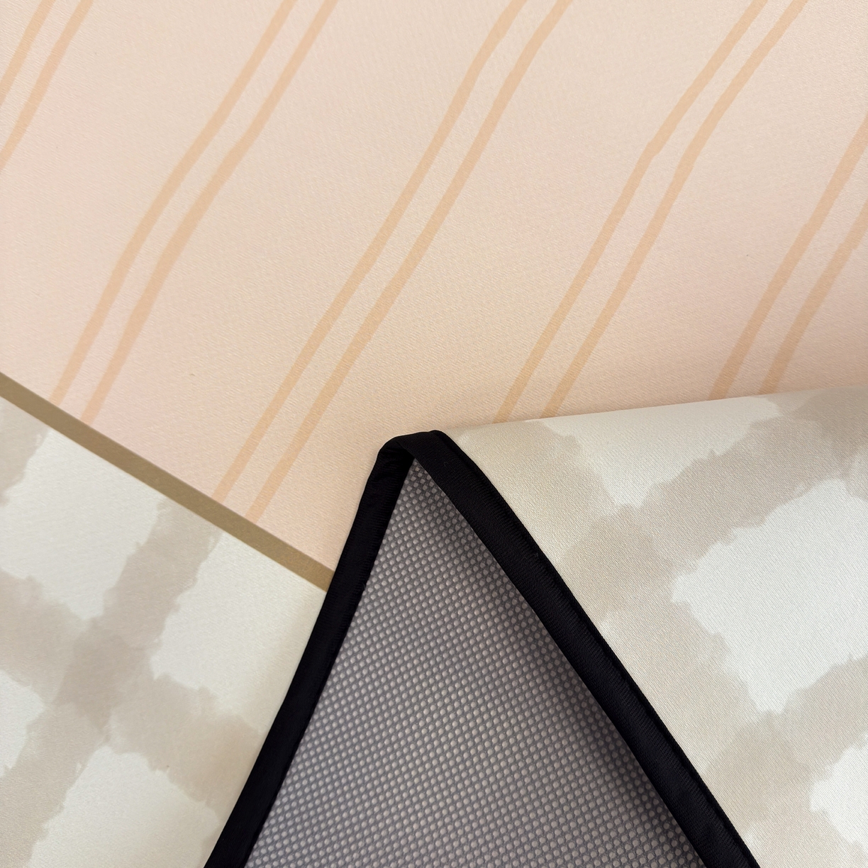 91家纺网 家纺一手货源 找家纺 懒猫家纺 2026新款大版卡通云感果冻床席床笠凉席 蘑菇屋-床席款