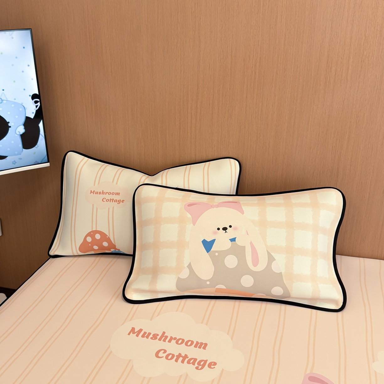 91家纺网 家纺一手货源 找家纺 懒猫家纺 2026新款大版卡通云感果冻床席床笠凉席 蘑菇屋-床席款