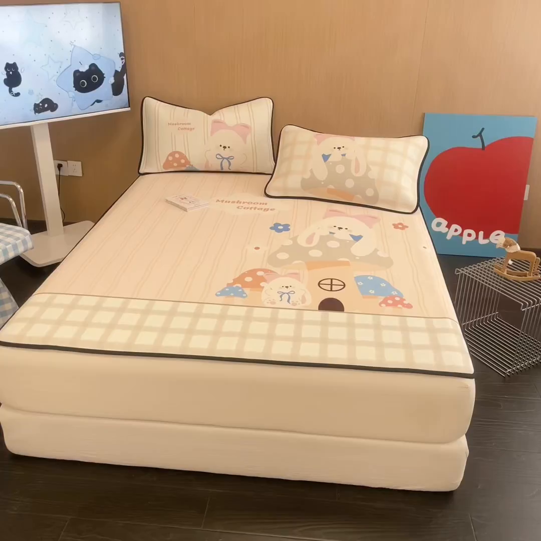 91家纺网 家纺一手货源 找家纺 懒猫家纺 2026新款大版卡通云感果冻床席床笠凉席 蘑菇屋-床席款