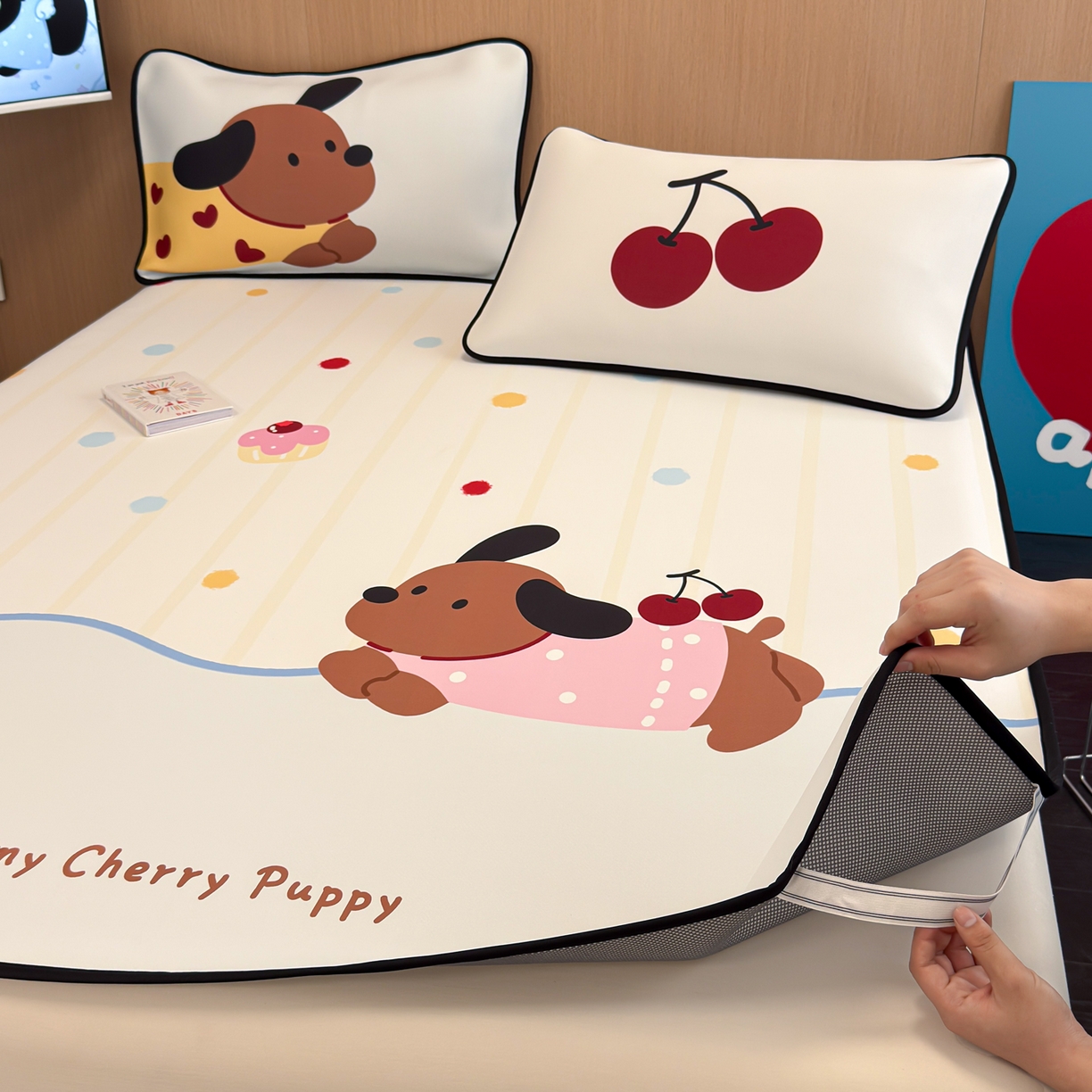 91家纺网 家纺一手货源 找家纺 懒猫家纺 2026新款大版卡通云感果冻床席床笠凉席 糖豆狗狗-床席款