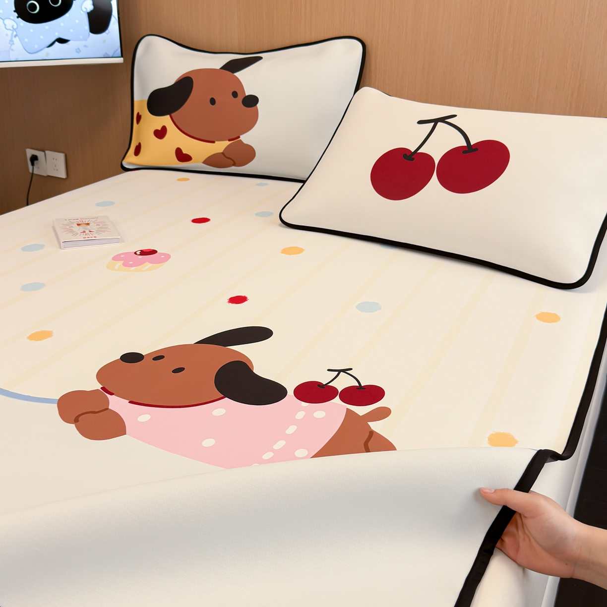 91家纺网 家纺一手货源 找家纺 懒猫家纺 2026新款大版卡通云感果冻床席床笠凉席 糖豆狗狗-床席款