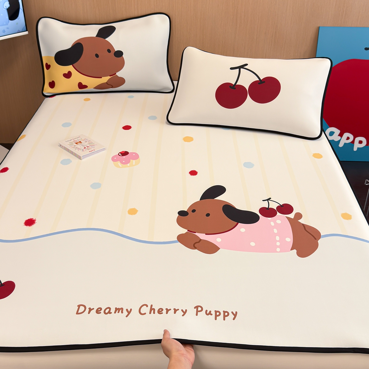 91家纺网 家纺一手货源 找家纺 懒猫家纺 2026新款大版卡通云感果冻床席床笠凉席 糖豆狗狗-床席款