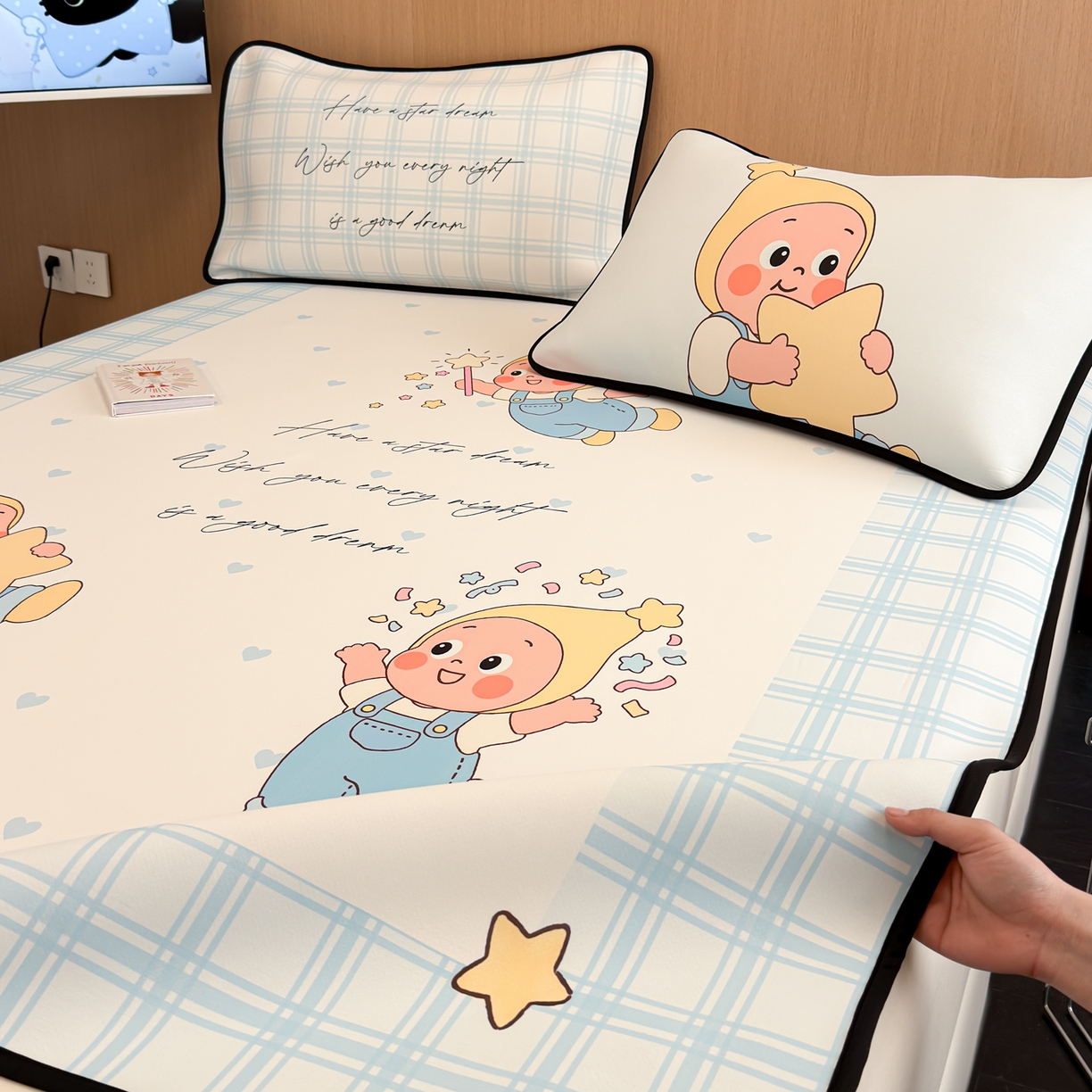 91家纺网 家纺一手货源 找家纺 懒猫家纺 2026新款大版卡通云感果冻床席床笠凉席 晚安小星星-床席款