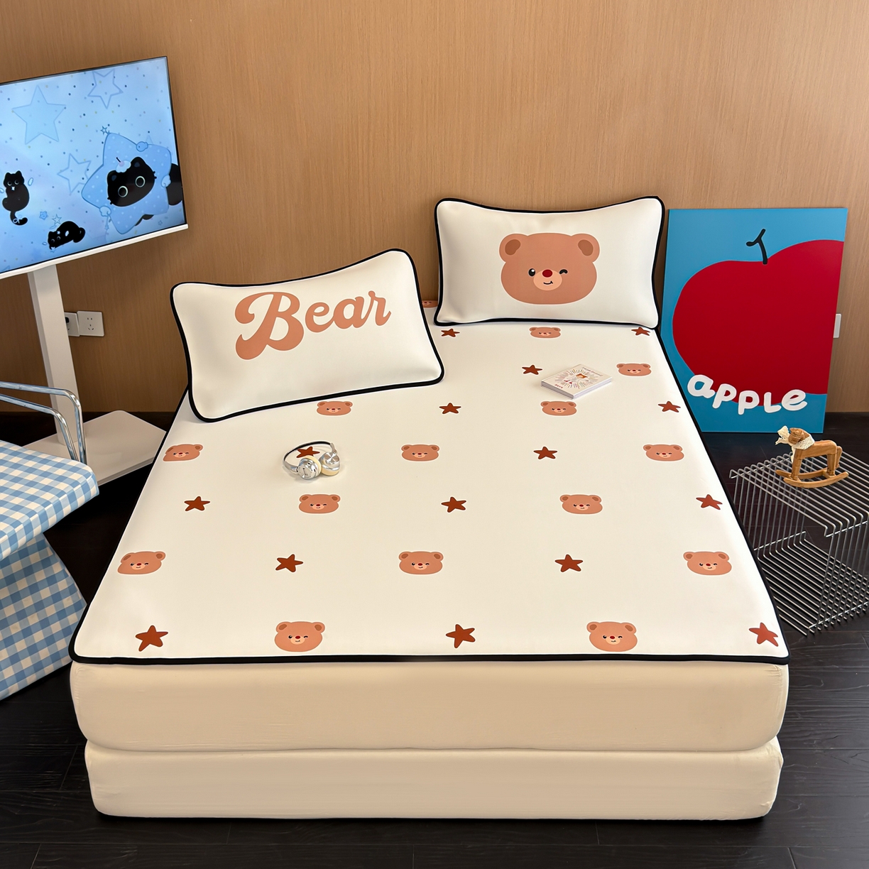 91家纺网 家纺一手货源 找家纺 懒猫家纺 2026新款大版卡通云感果冻床席床笠凉席 英伦小狗-床席款