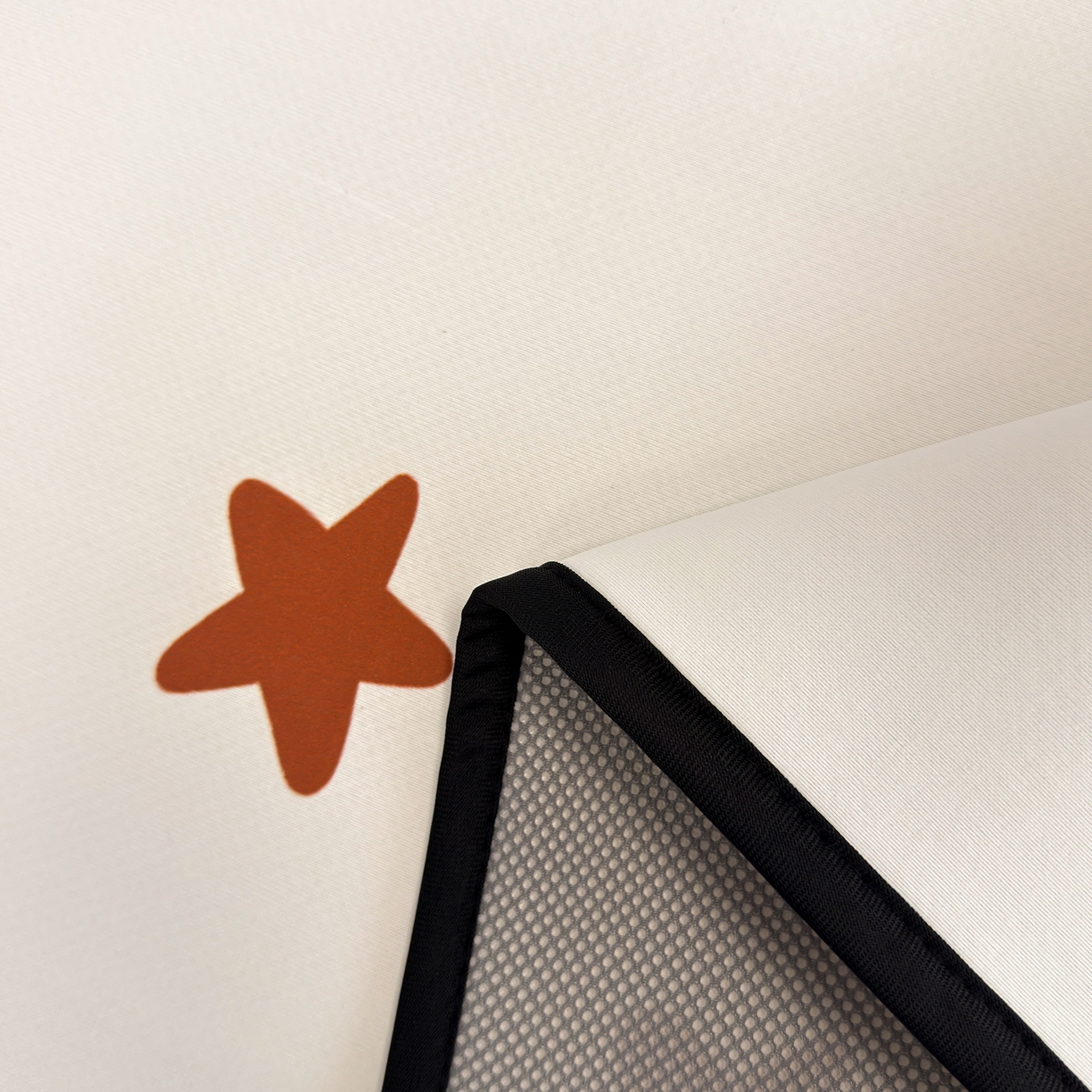 91家纺网 家纺一手货源 找家纺 懒猫家纺 2026新款大版卡通云感果冻床席床笠凉席 英伦小狗-床席款