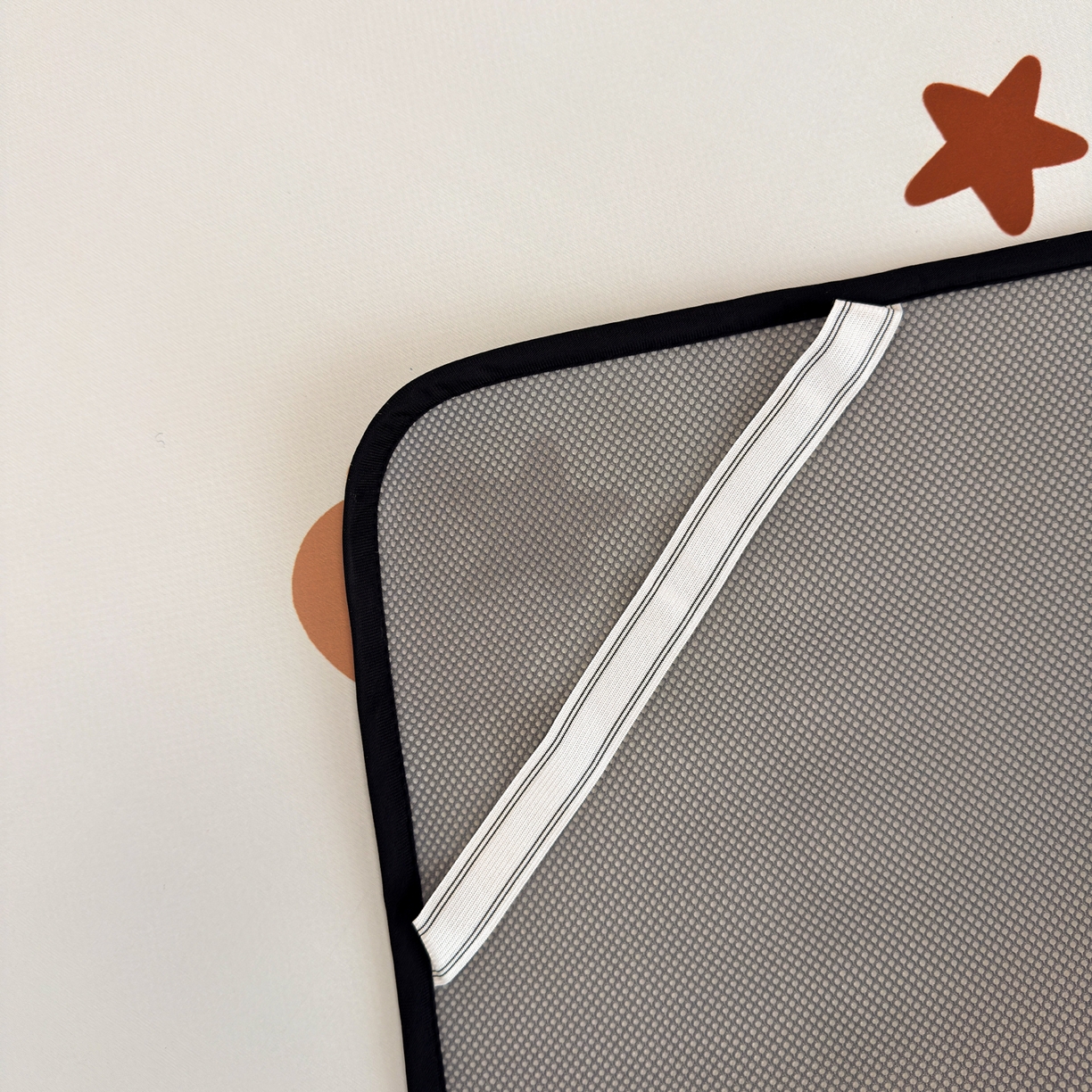 91家纺网 家纺一手货源 找家纺 懒猫家纺 2026新款大版卡通云感果冻床席床笠凉席 英伦小狗-床席款