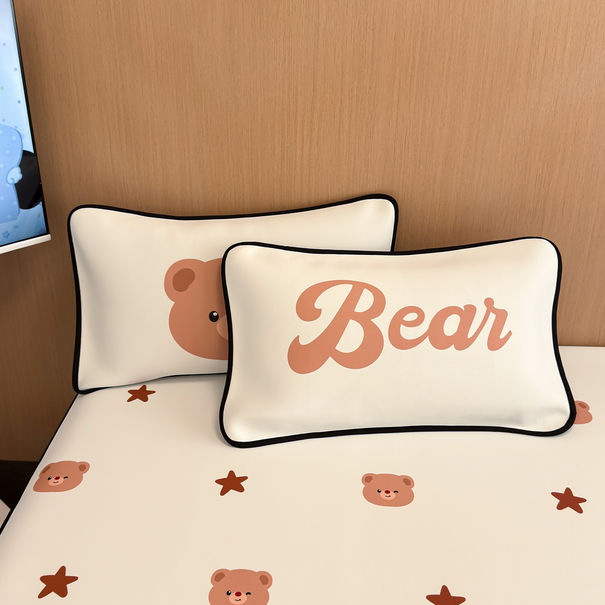 91家纺网 家纺一手货源 找家纺 懒猫家纺 2026新款大版卡通云感果冻床席床笠凉席 英伦小狗-床席款