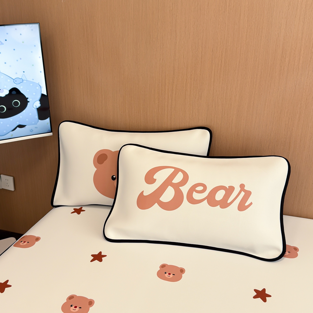 91家纺网 家纺一手货源 找家纺 懒猫家纺 2026新款大版卡通云感果冻床席床笠凉席 英伦小狗-床席款