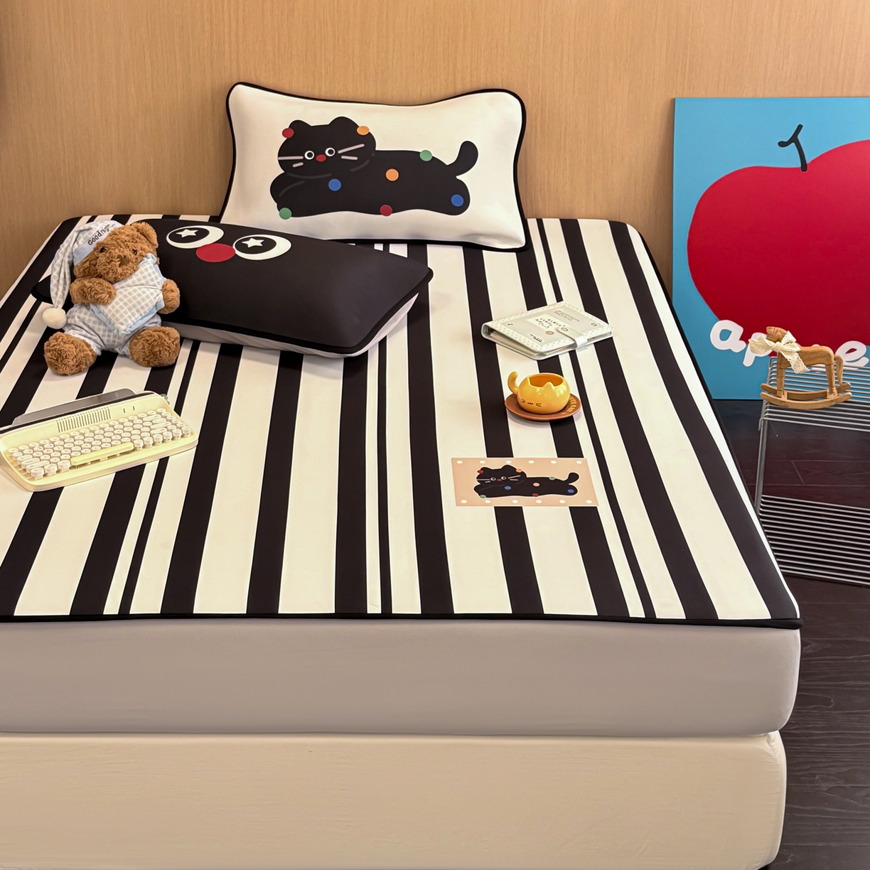 91家纺网 家纺一手货源 找家纺 懒猫家纺 2026新款大版卡通云感果冻床席床笠凉席 极简黑猫-床笠款