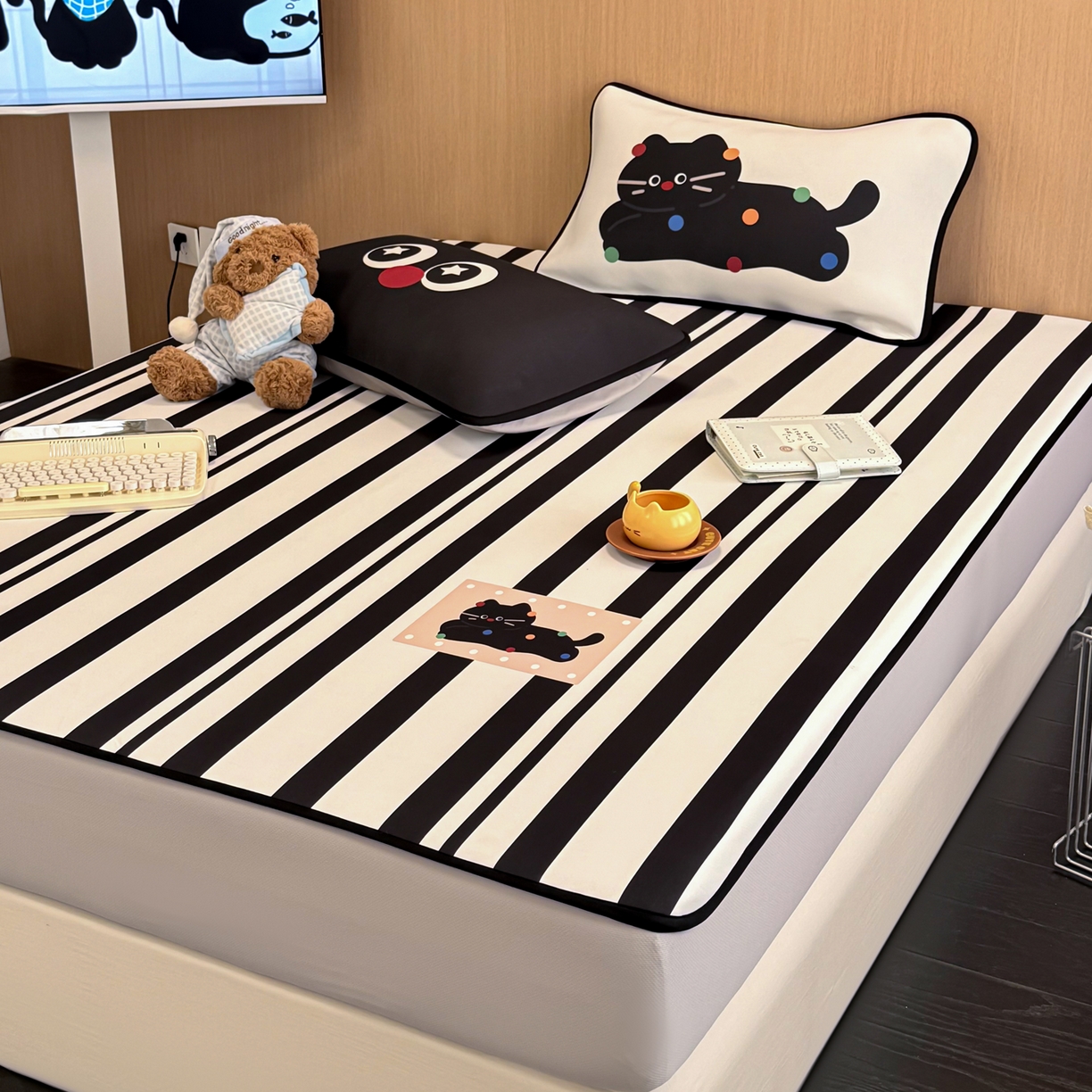 91家纺网 家纺一手货源 找家纺 懒猫家纺 2026新款大版卡通云感果冻床席床笠凉席 极简黑猫-床笠款