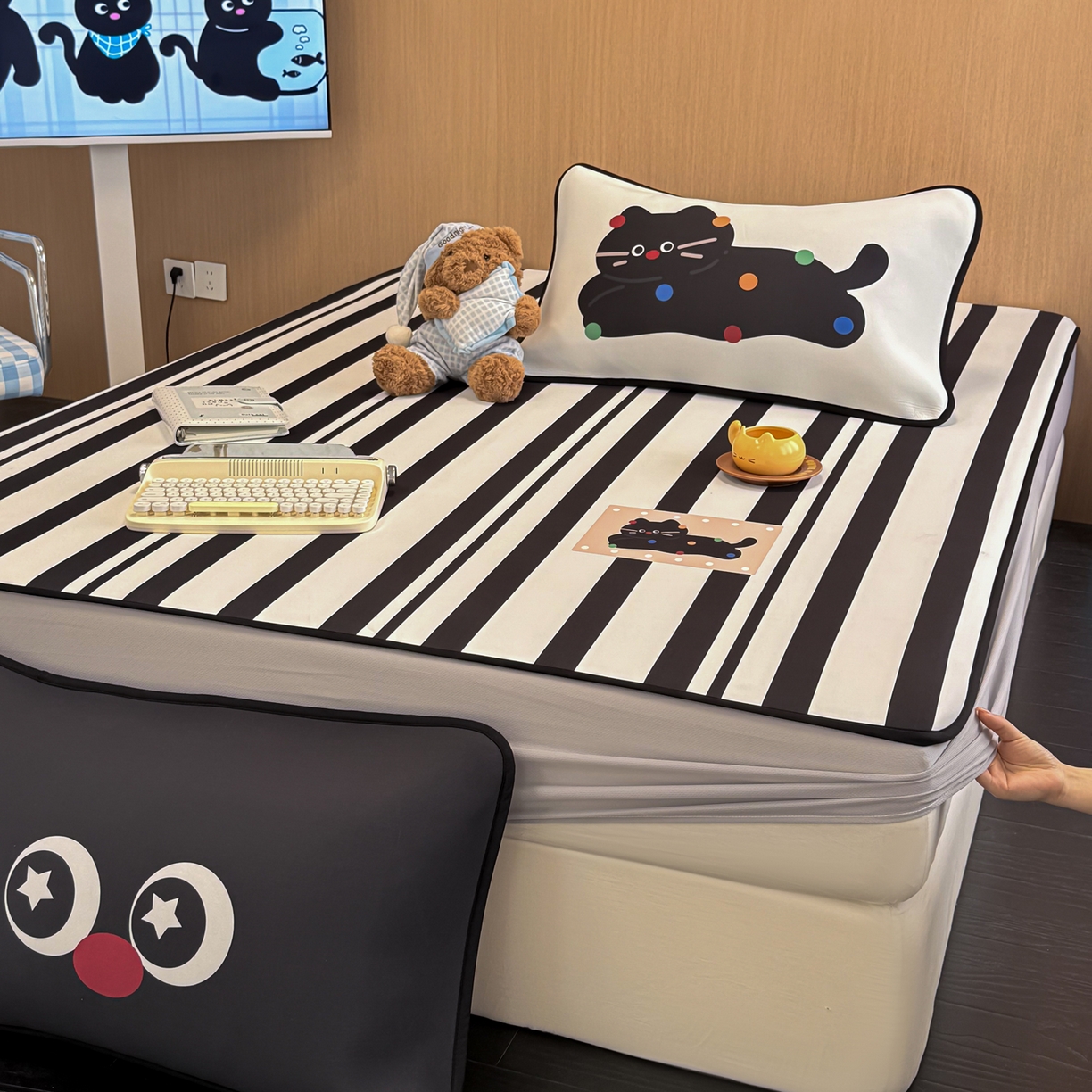 91家纺网 家纺一手货源 找家纺 懒猫家纺 2026新款大版卡通云感果冻床席床笠凉席 极简黑猫-床笠款