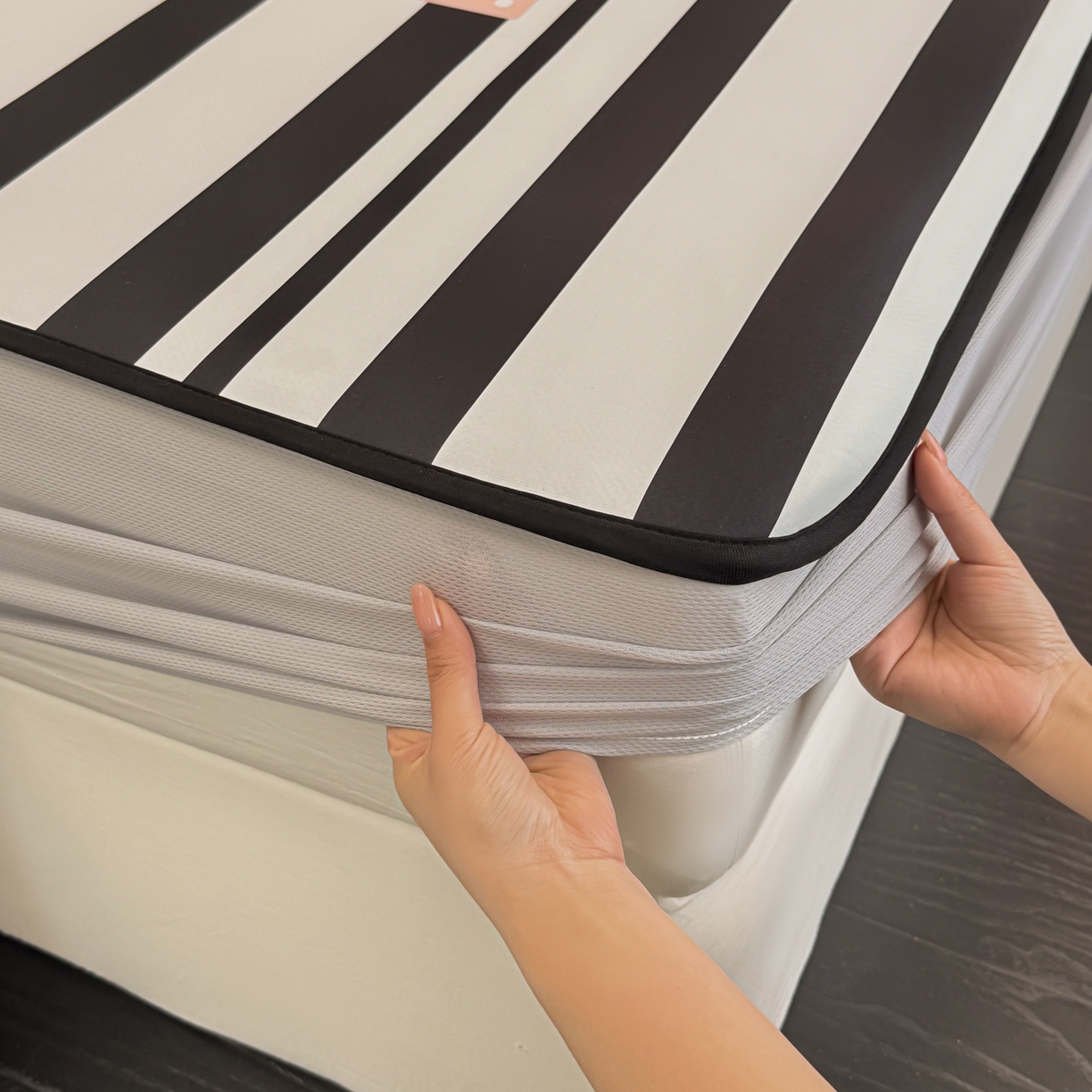 91家纺网 家纺一手货源 找家纺 懒猫家纺 2026新款大版卡通云感果冻床席床笠凉席 极简黑猫-床笠款