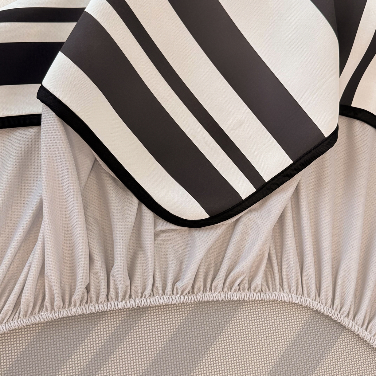 91家纺网 家纺一手货源 找家纺 懒猫家纺 2026新款大版卡通云感果冻床席床笠凉席 极简黑猫-床笠款