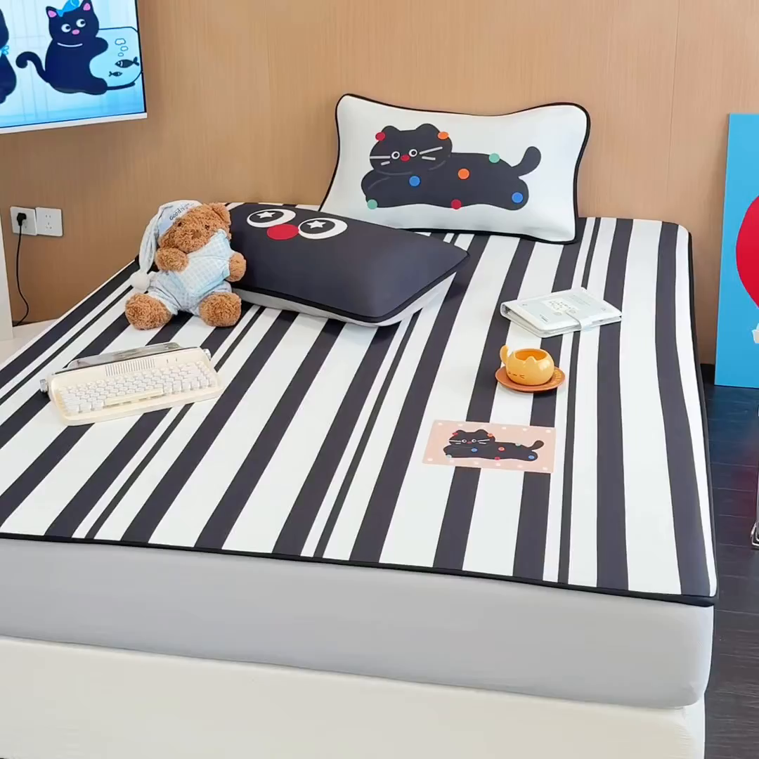 91家纺网 家纺一手货源 找家纺 懒猫家纺 2026新款大版卡通云感果冻床席床笠凉席 极简黑猫-床笠款
