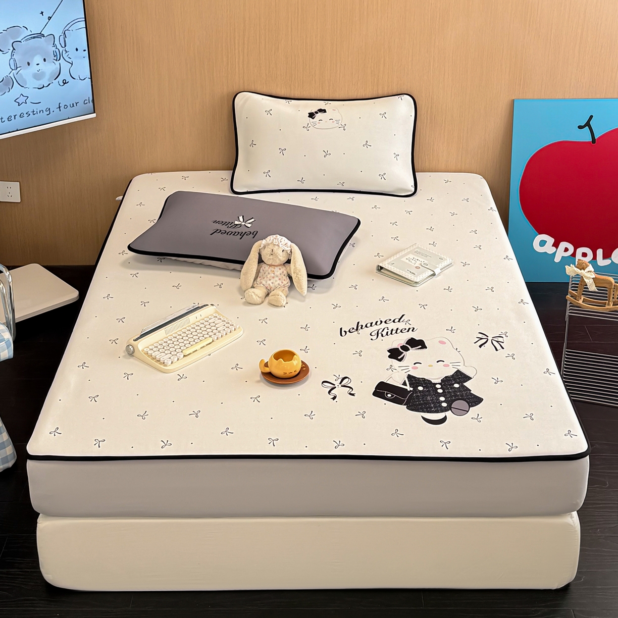 91家纺网 家纺一手货源 找家纺 懒猫家纺 2026新款大版卡通云感果冻床席床笠凉席 蝴蝶结小猫-床笠款