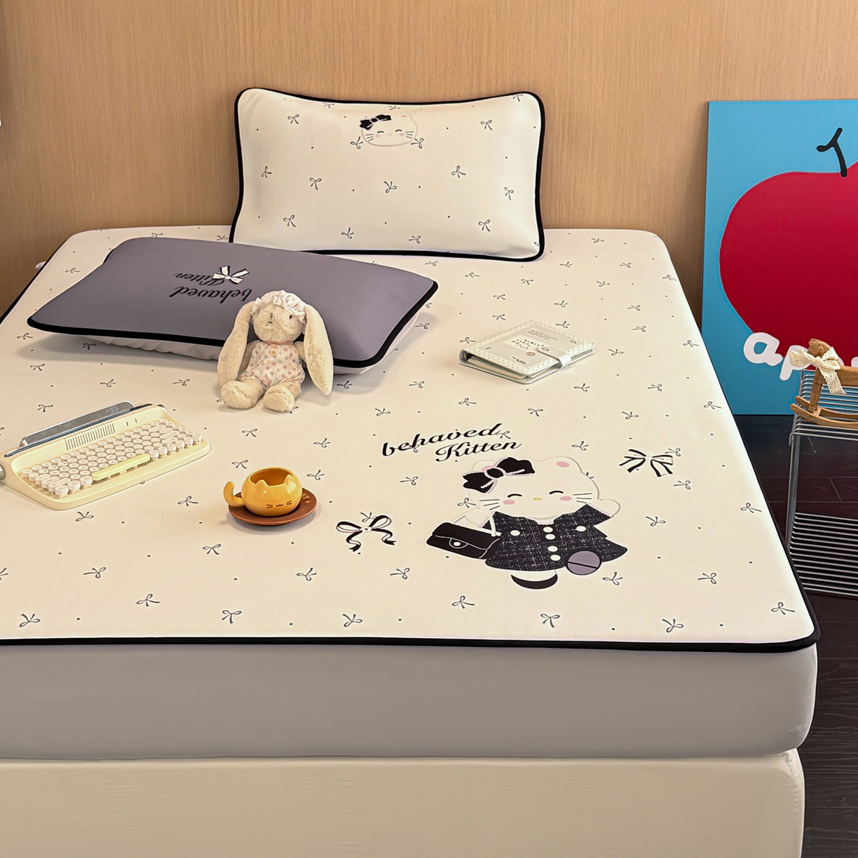 91家纺网 家纺一手货源 找家纺 懒猫家纺 2026新款大版卡通云感果冻床席床笠凉席 蝴蝶结小猫-床笠款