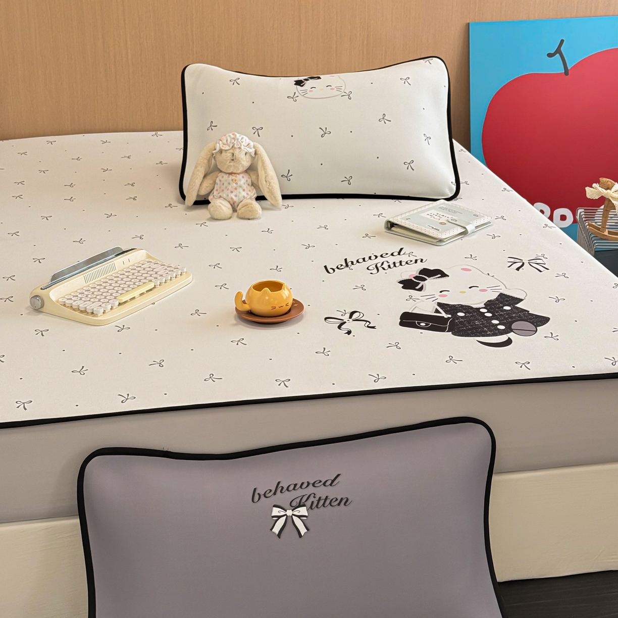 91家纺网 家纺一手货源 找家纺 懒猫家纺 2026新款大版卡通云感果冻床席床笠凉席 蝴蝶结小猫-床笠款