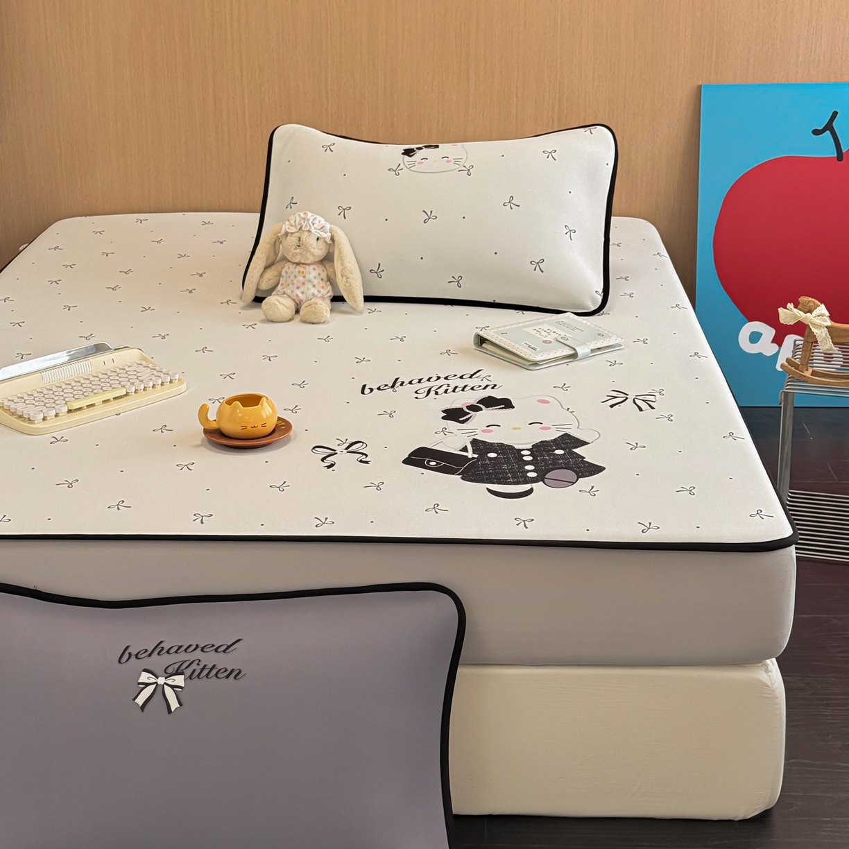 91家纺网 家纺一手货源 找家纺 懒猫家纺 2026新款大版卡通云感果冻床席床笠凉席 蝴蝶结小猫-床笠款